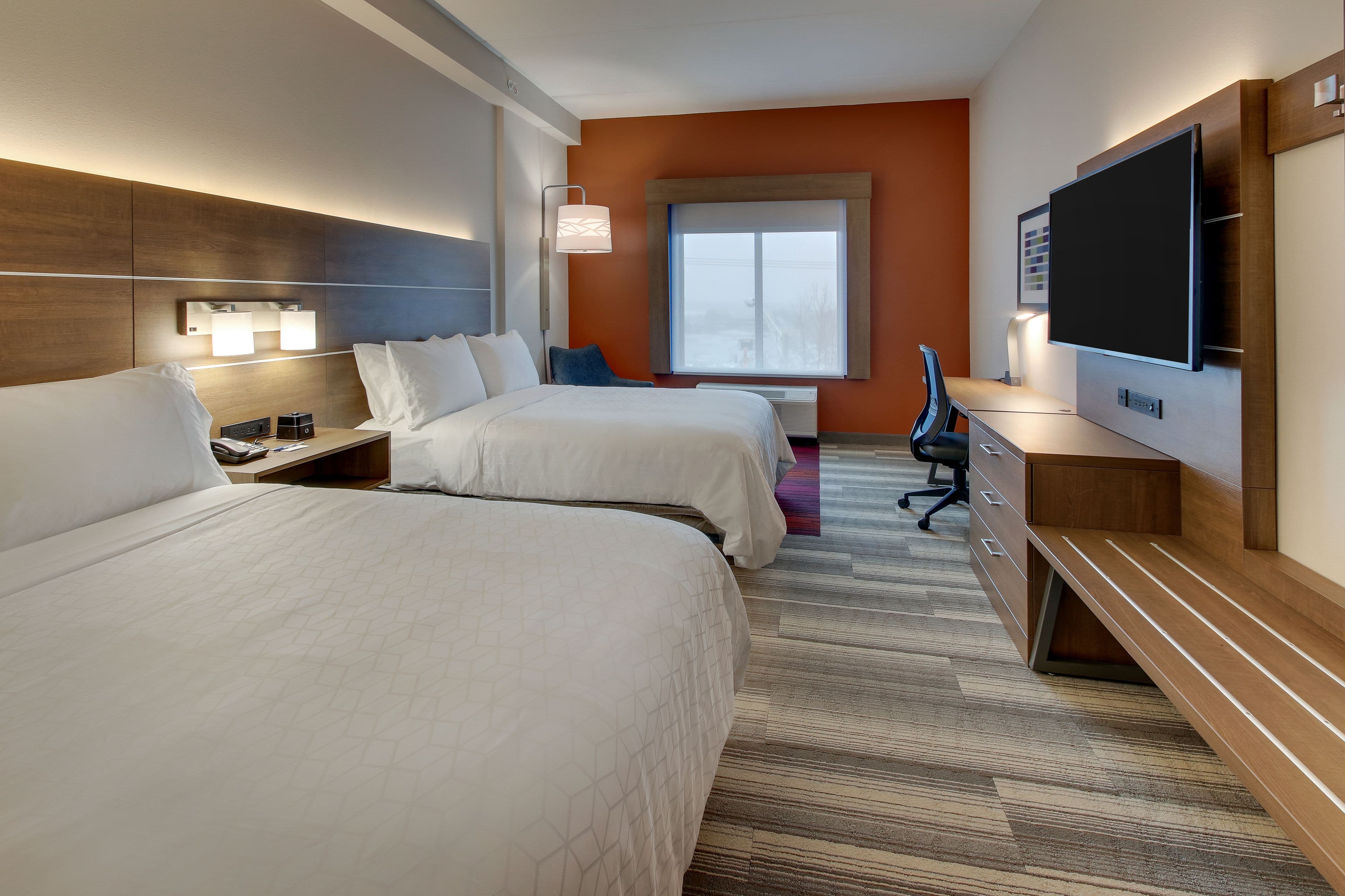 Holiday Inn Express & Suites Nashville MetroCenter Downtown — 59
