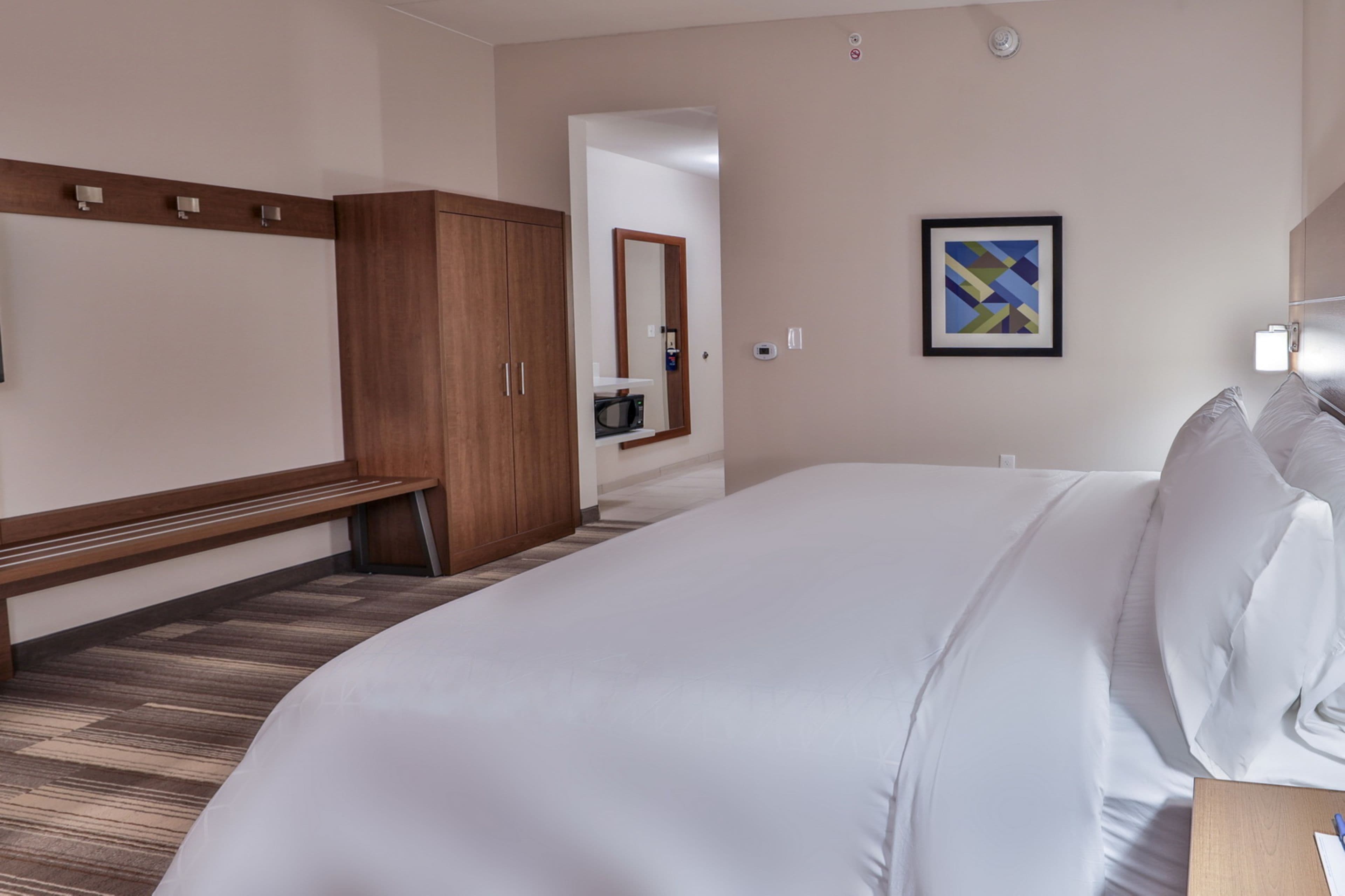 Holiday Inn Express & Suites Nashville MetroCenter Downtown — 17