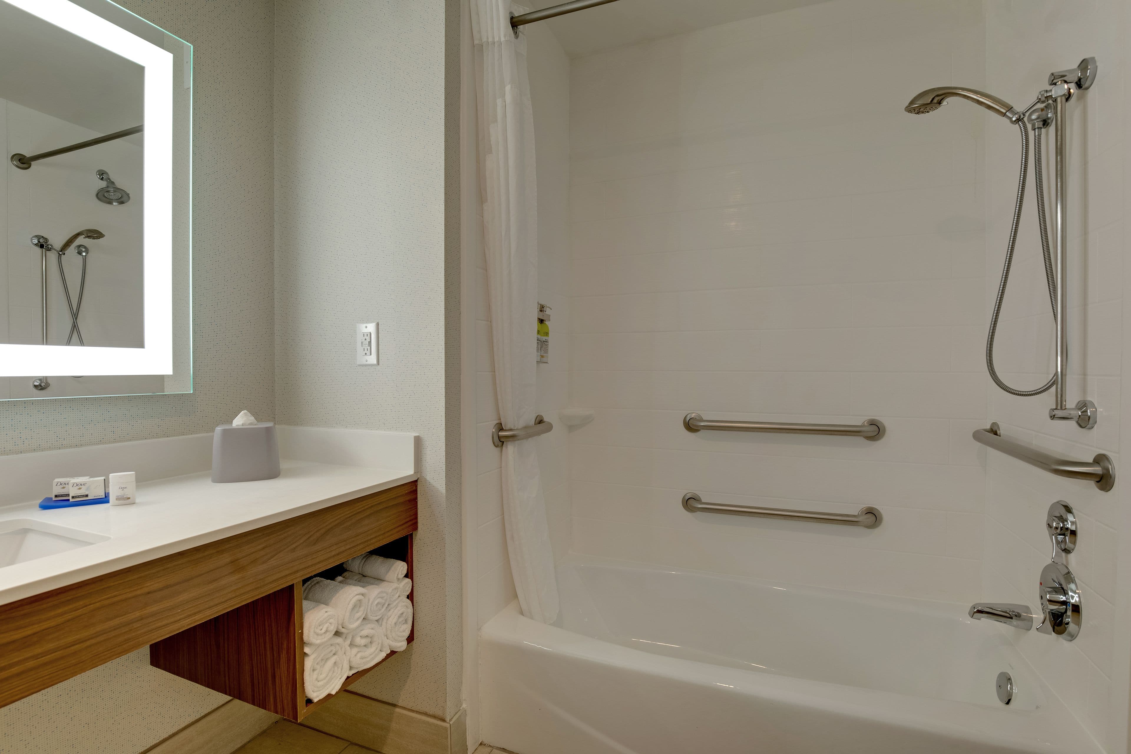 Holiday Inn Express & Suites Nashville-Opryland — 9