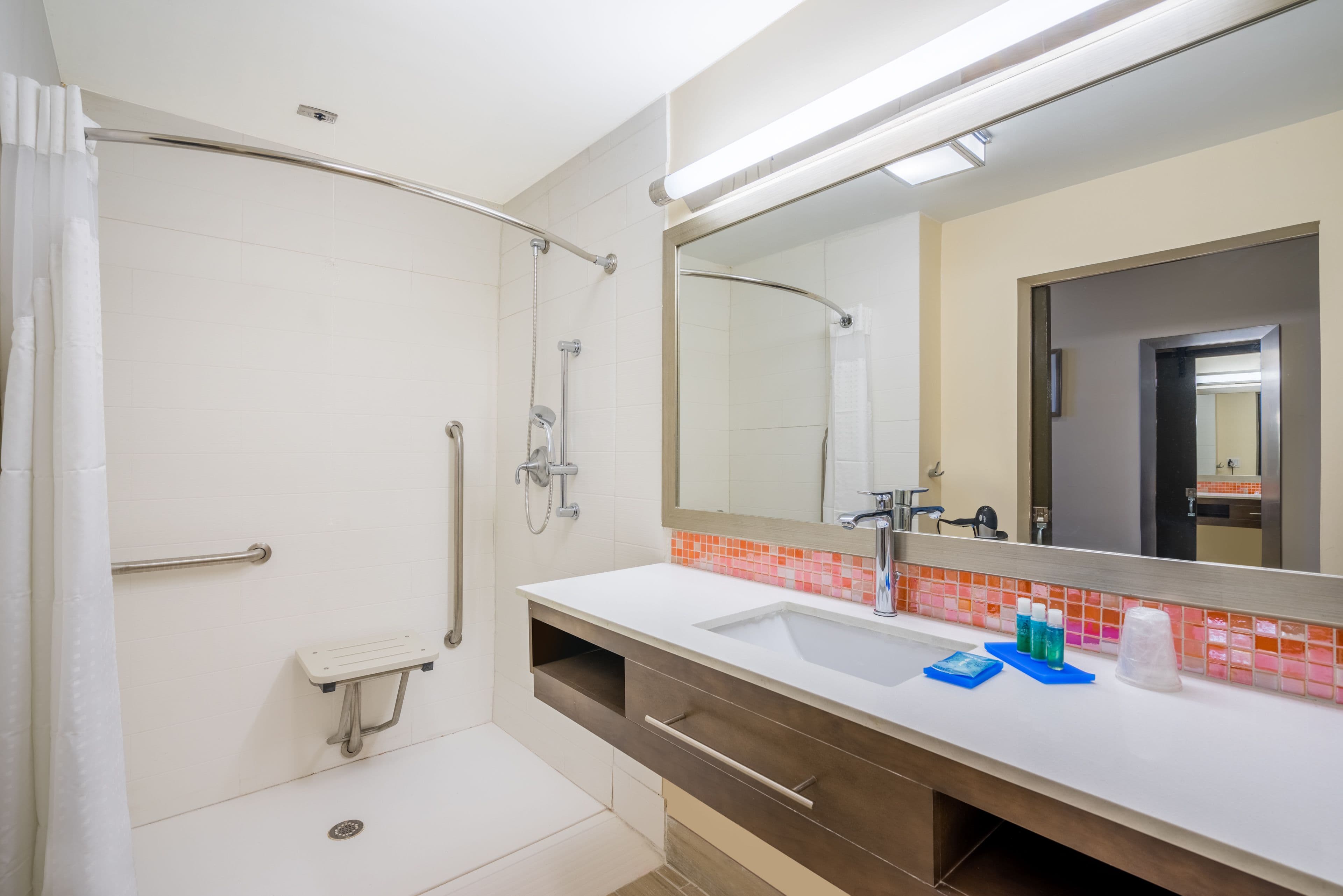 Holiday Inn Express & Suites Nassau — 6