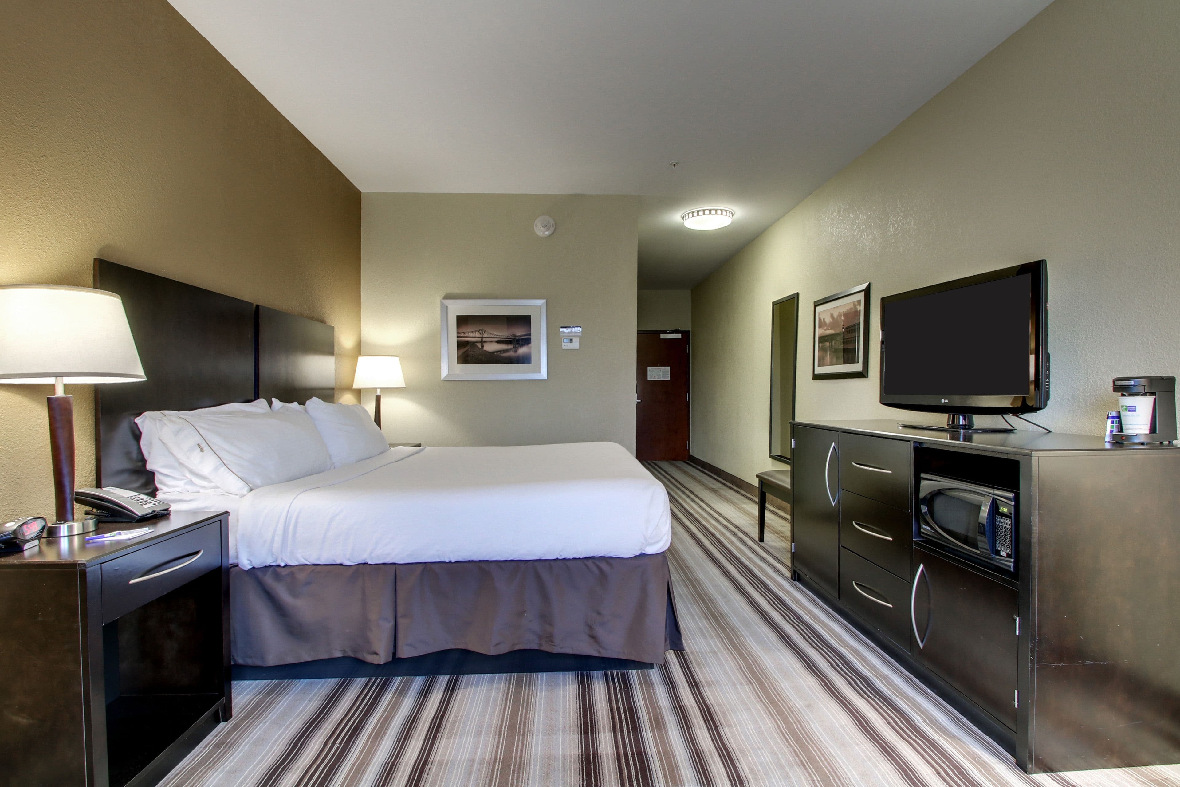 Holiday Inn Express & Suites Natchez South — 7