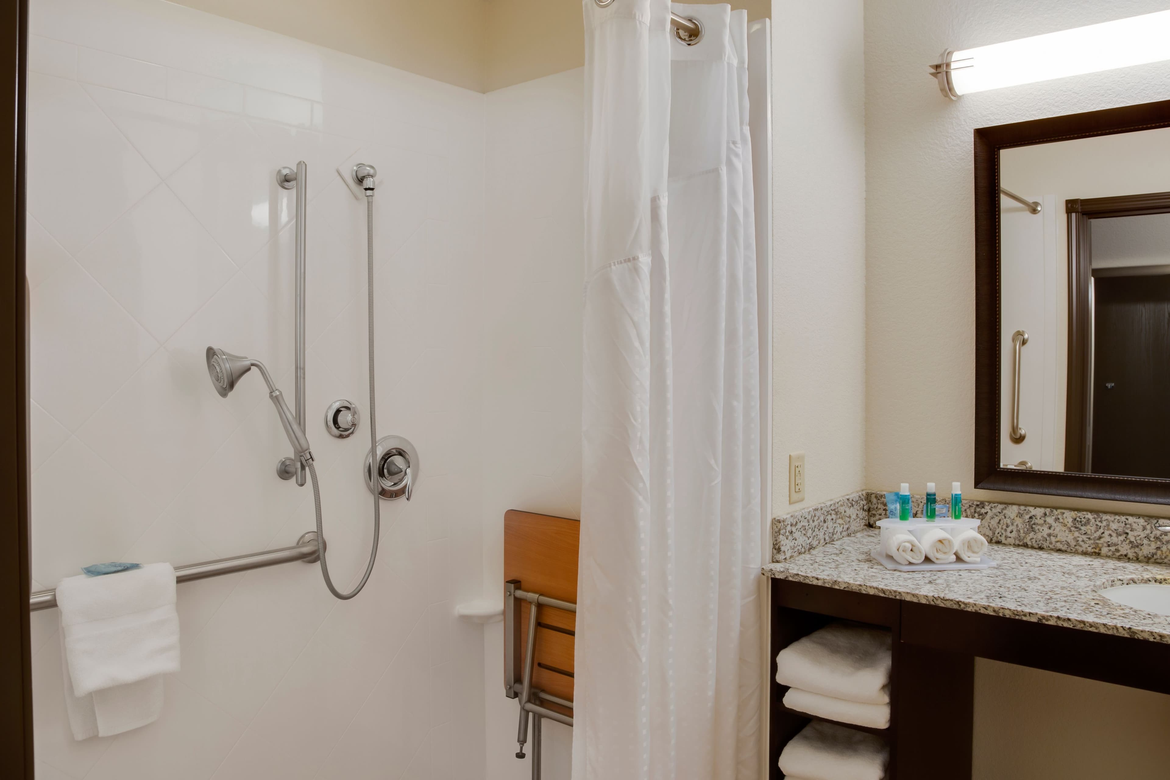 Holiday Inn Express & Suites Nevada — 11