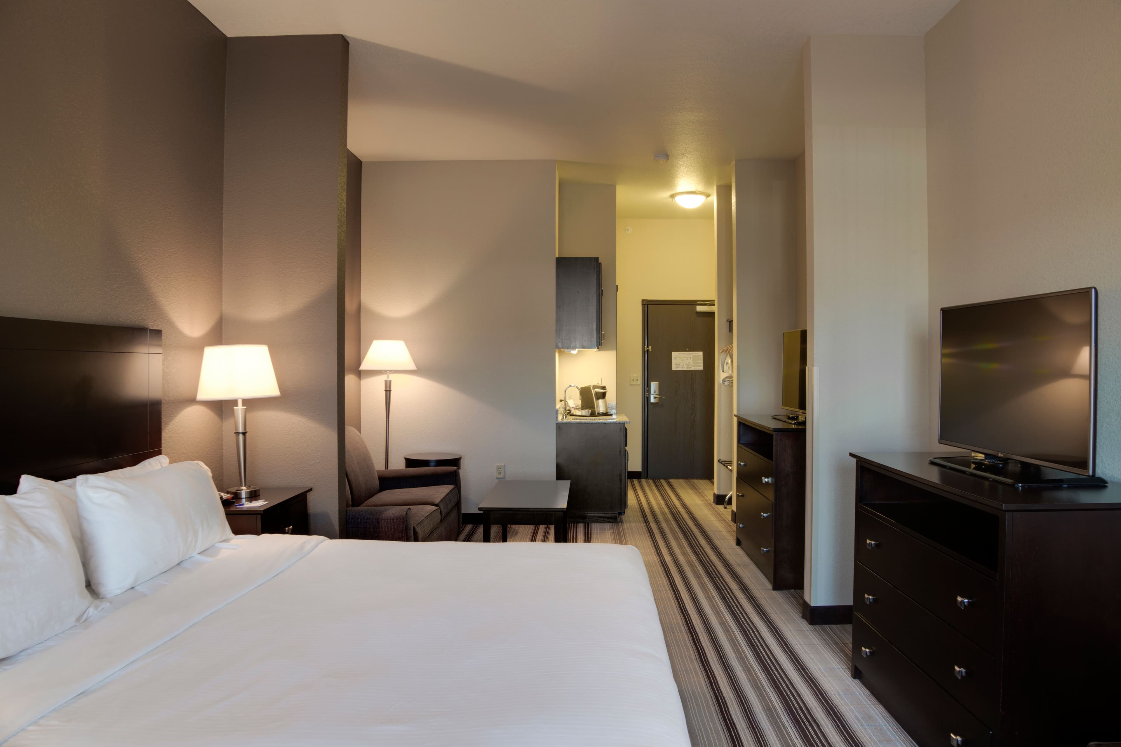 Holiday Inn Express & Suites Nevada — 40