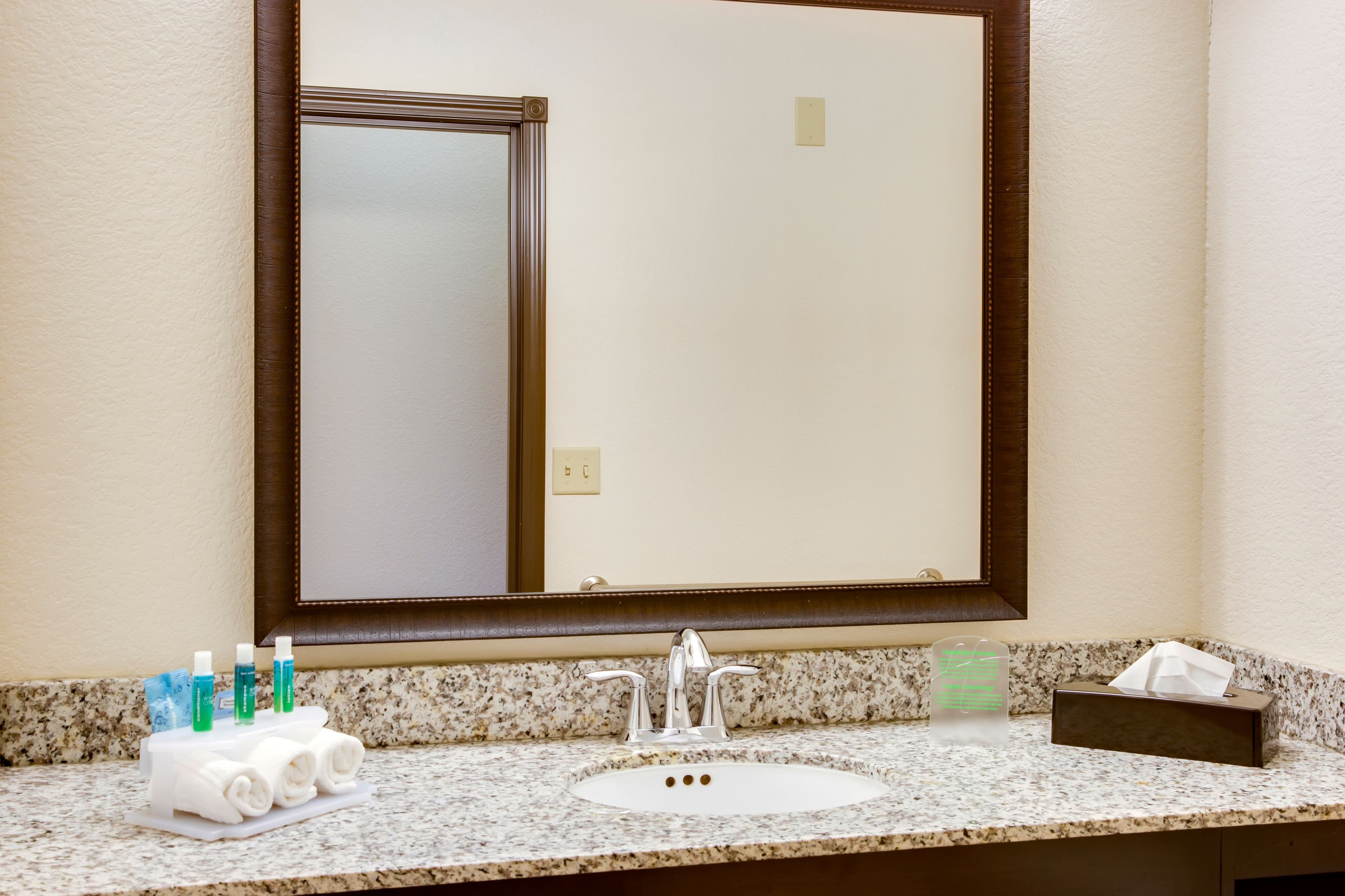 Holiday Inn Express & Suites Nevada — 8