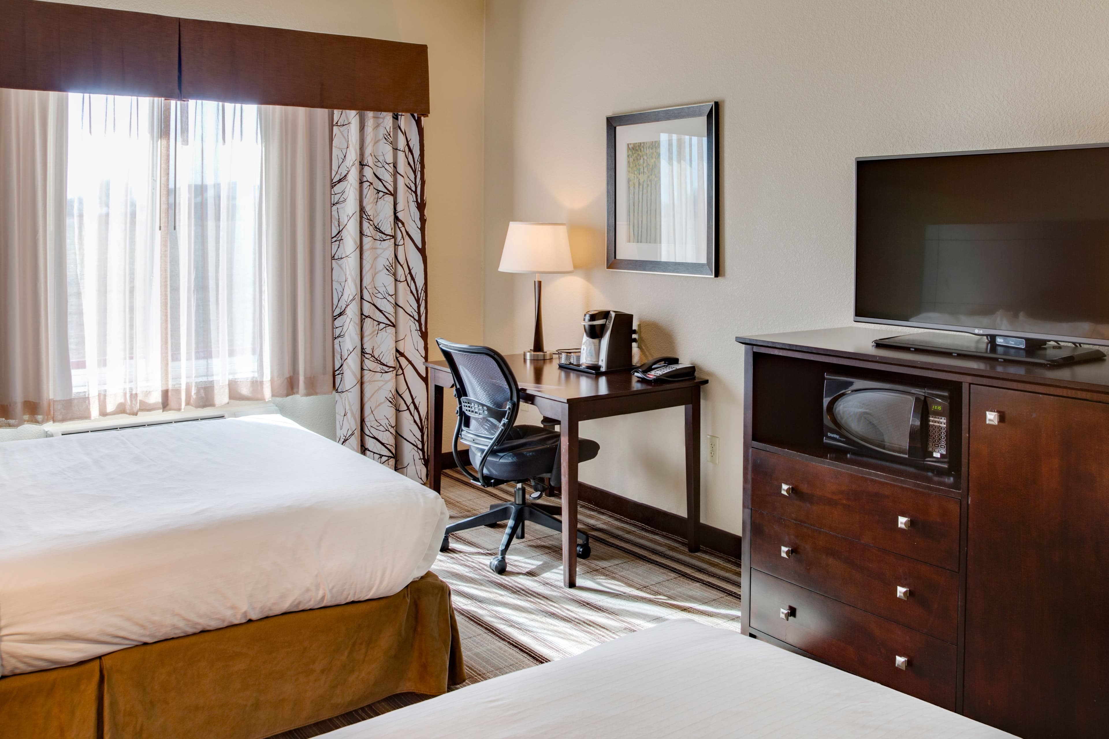 Holiday Inn Express & Suites Nevada — 20