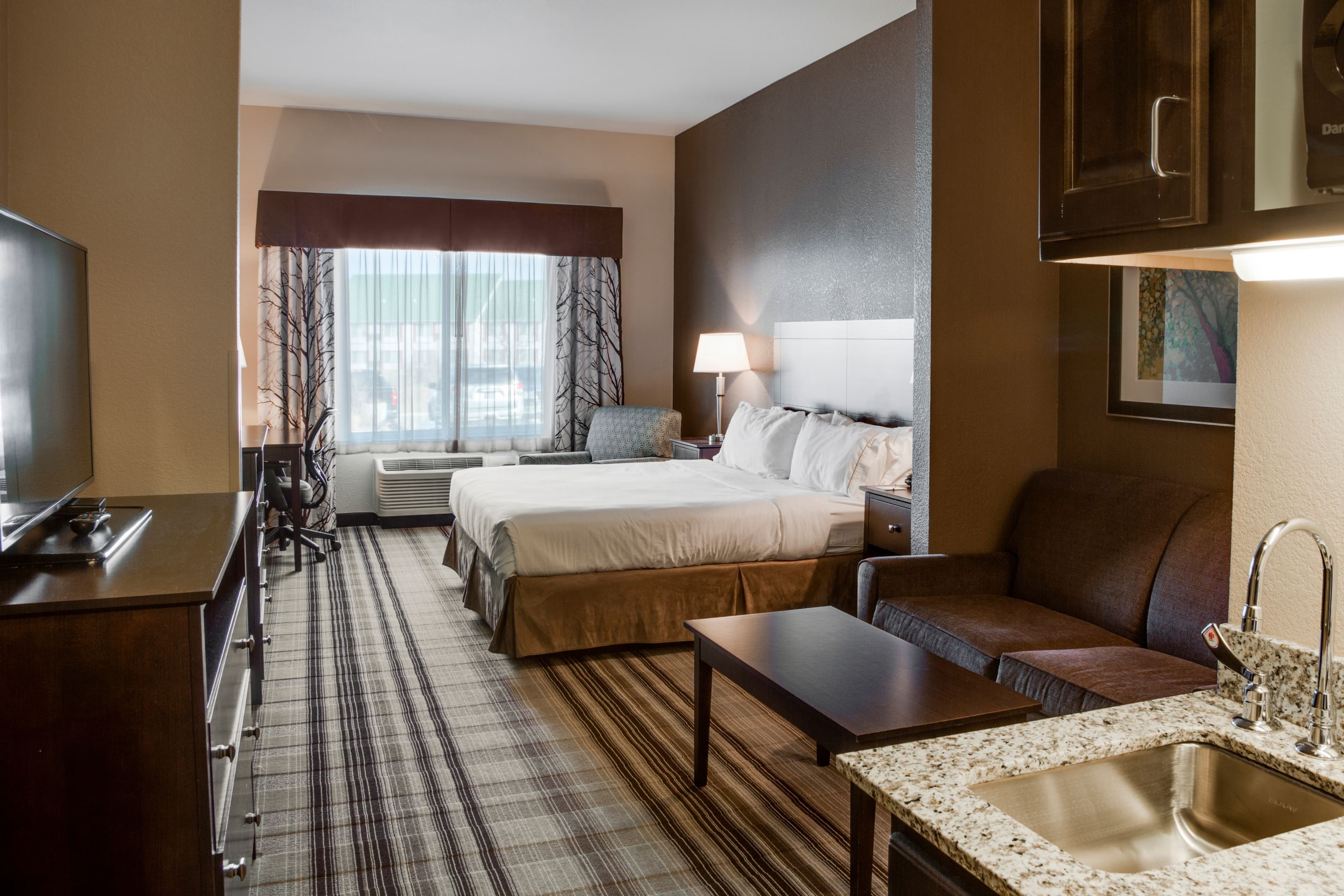 Holiday Inn Express & Suites Nevada — 41