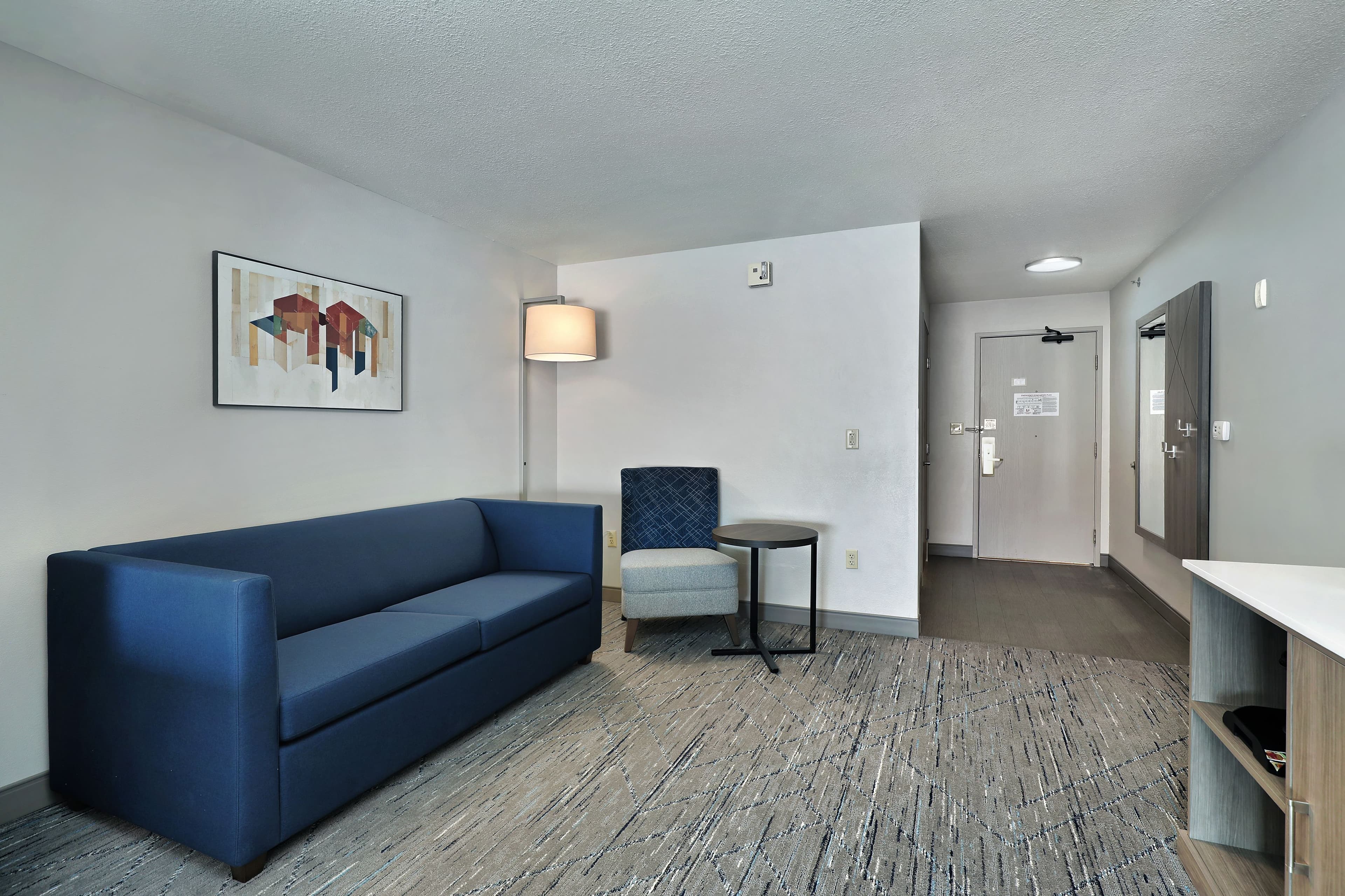 Holiday Inn Express & Suites Milwaukee-New Berlin — 18