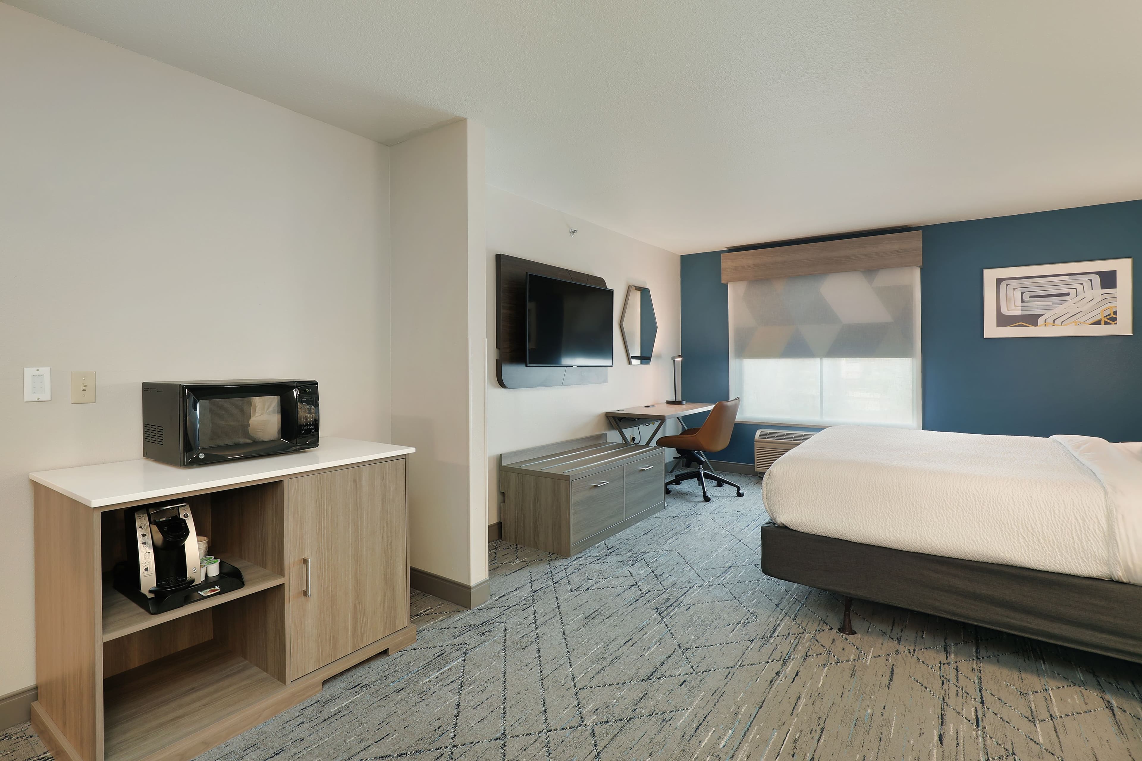 Holiday Inn Express & Suites Milwaukee-New Berlin — 19