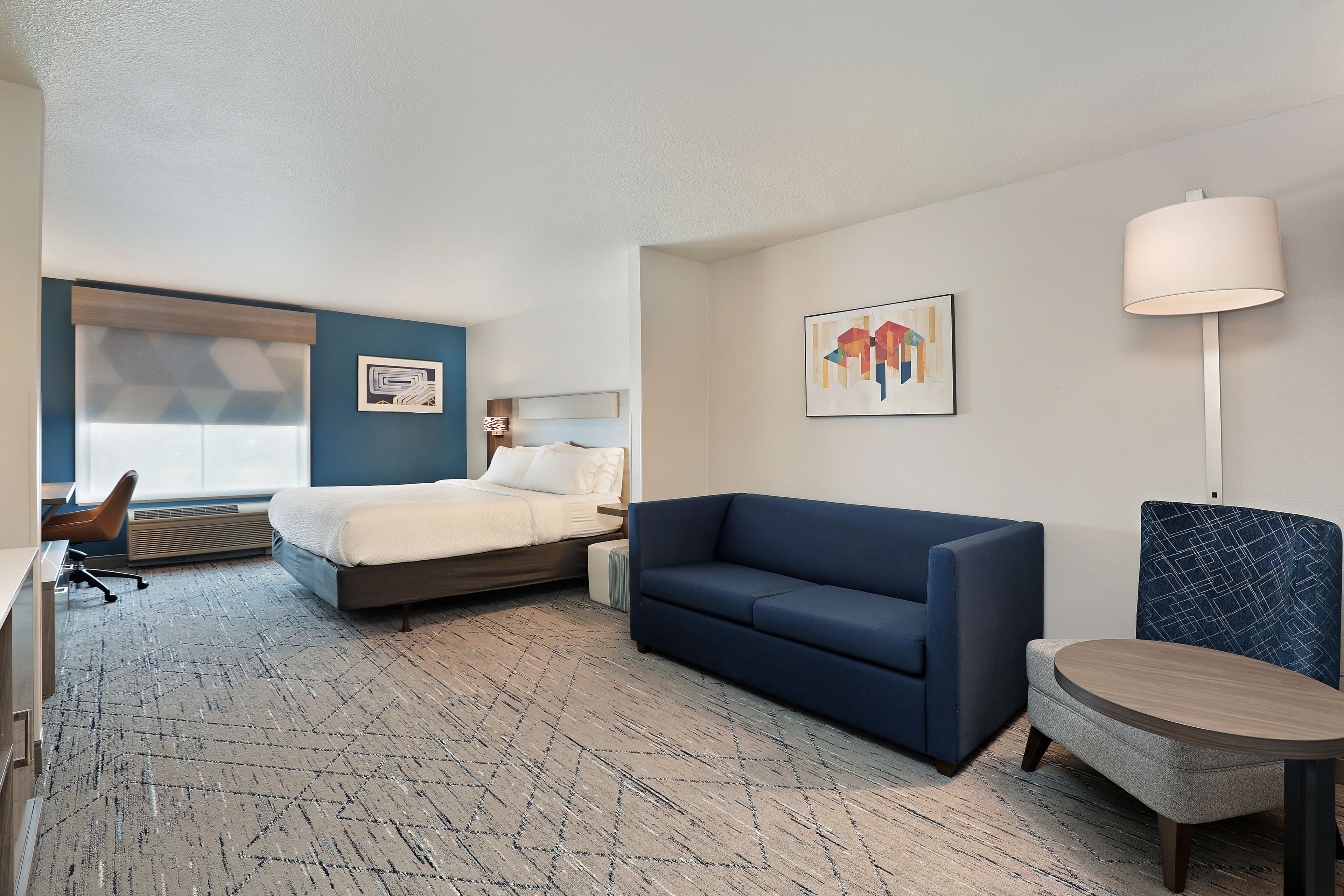 Holiday Inn Express & Suites Milwaukee-New Berlin — 17