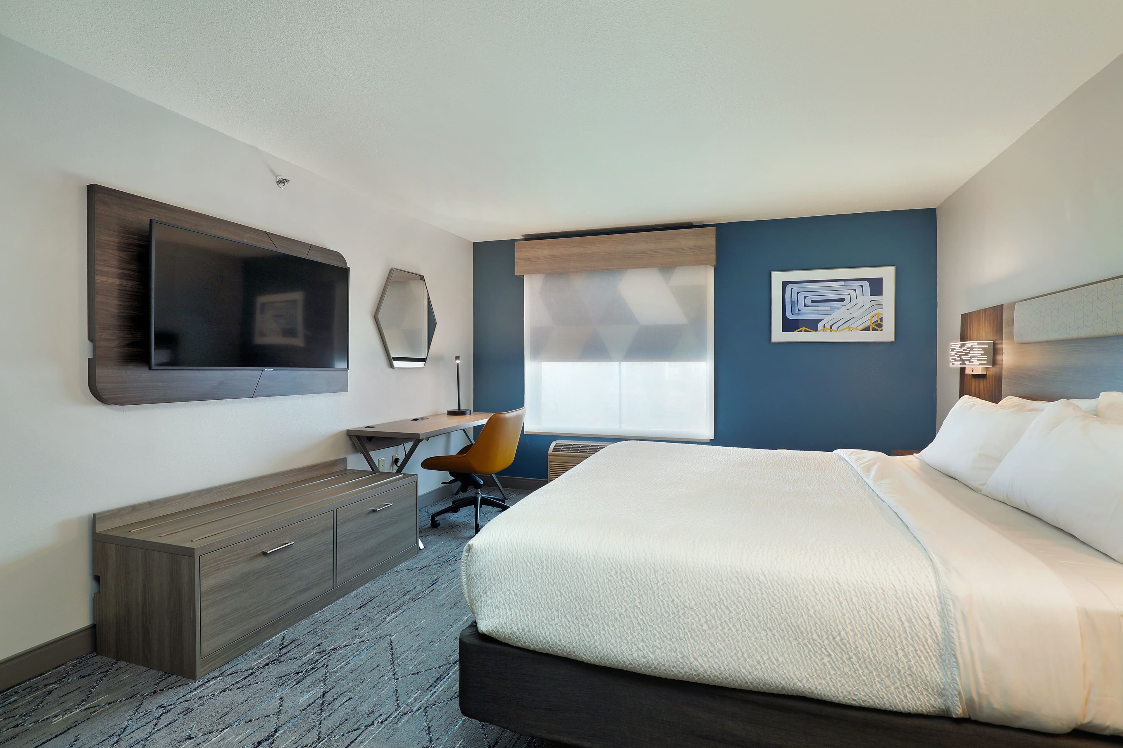 Holiday Inn Express & Suites Milwaukee-New Berlin — 16