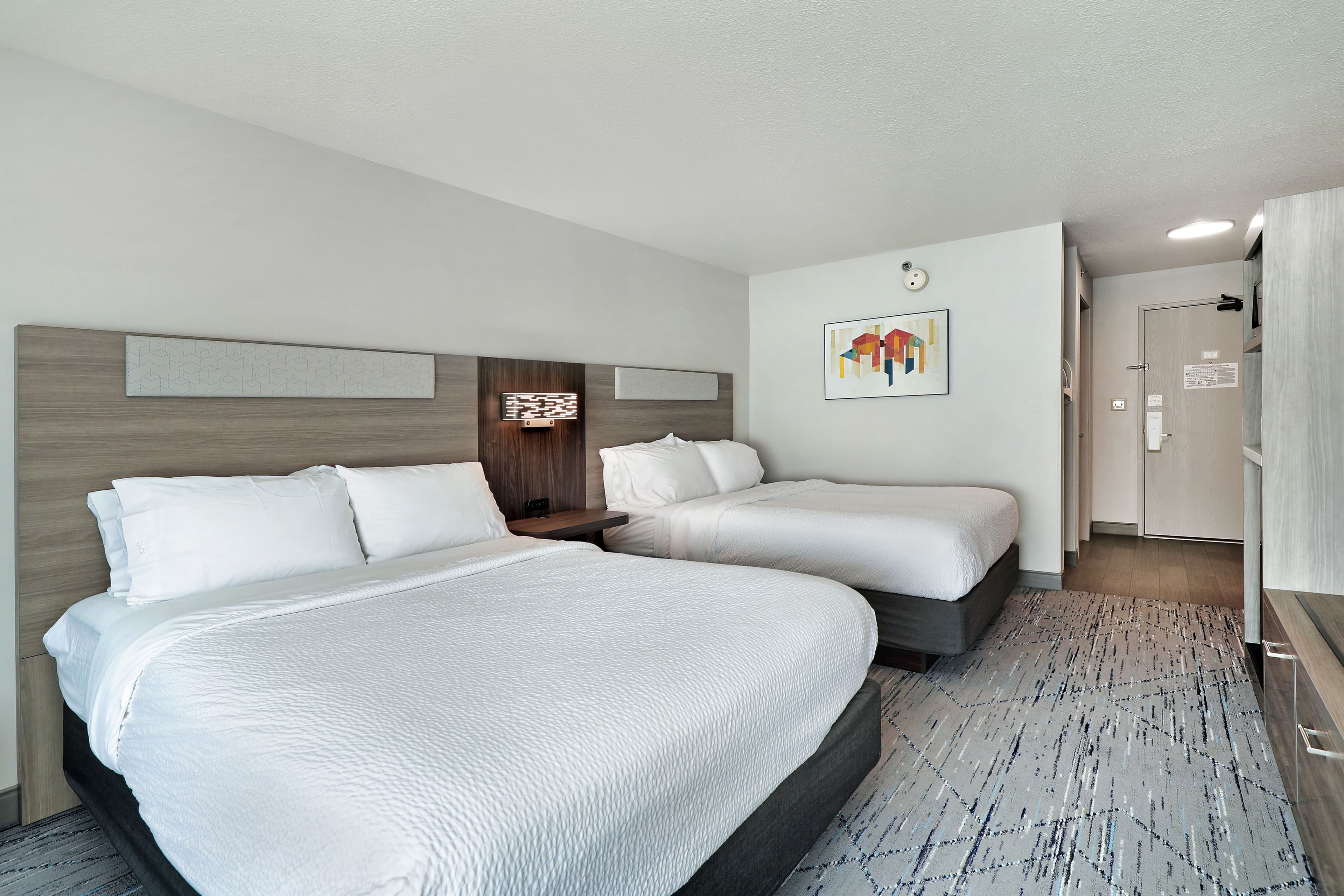 Holiday Inn Express & Suites Milwaukee-New Berlin — 2