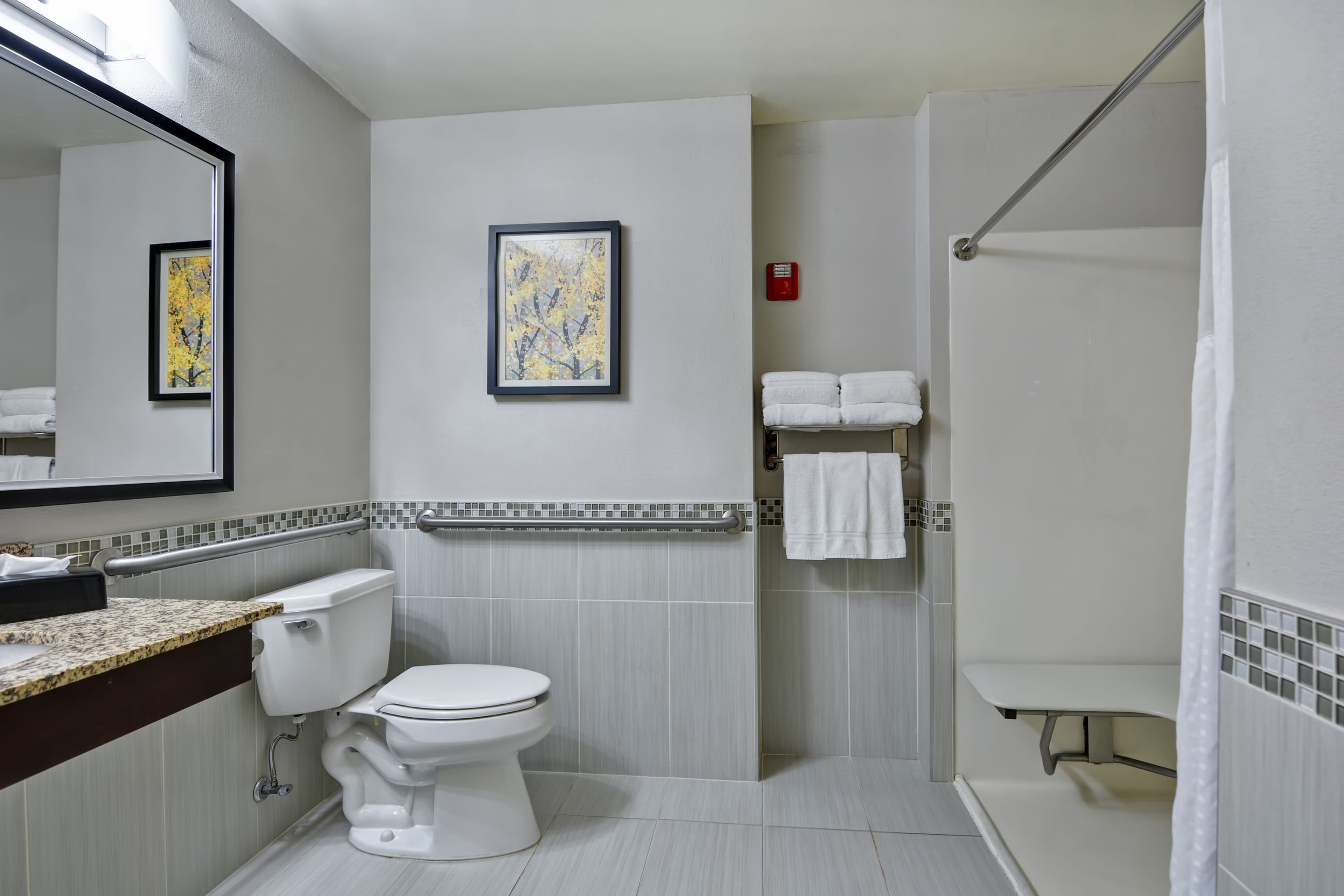 Holiday Inn Express & Suites Milwaukee-New Berlin — 26
