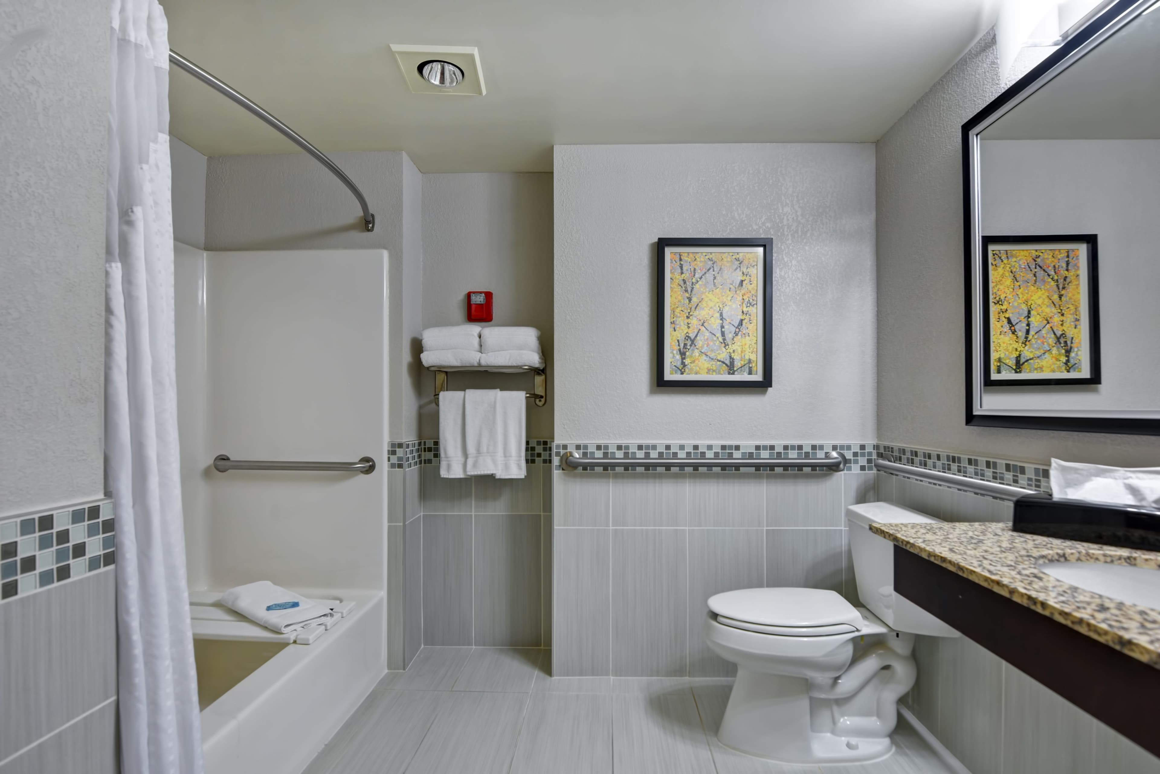 Holiday Inn Express & Suites Milwaukee-New Berlin — 21