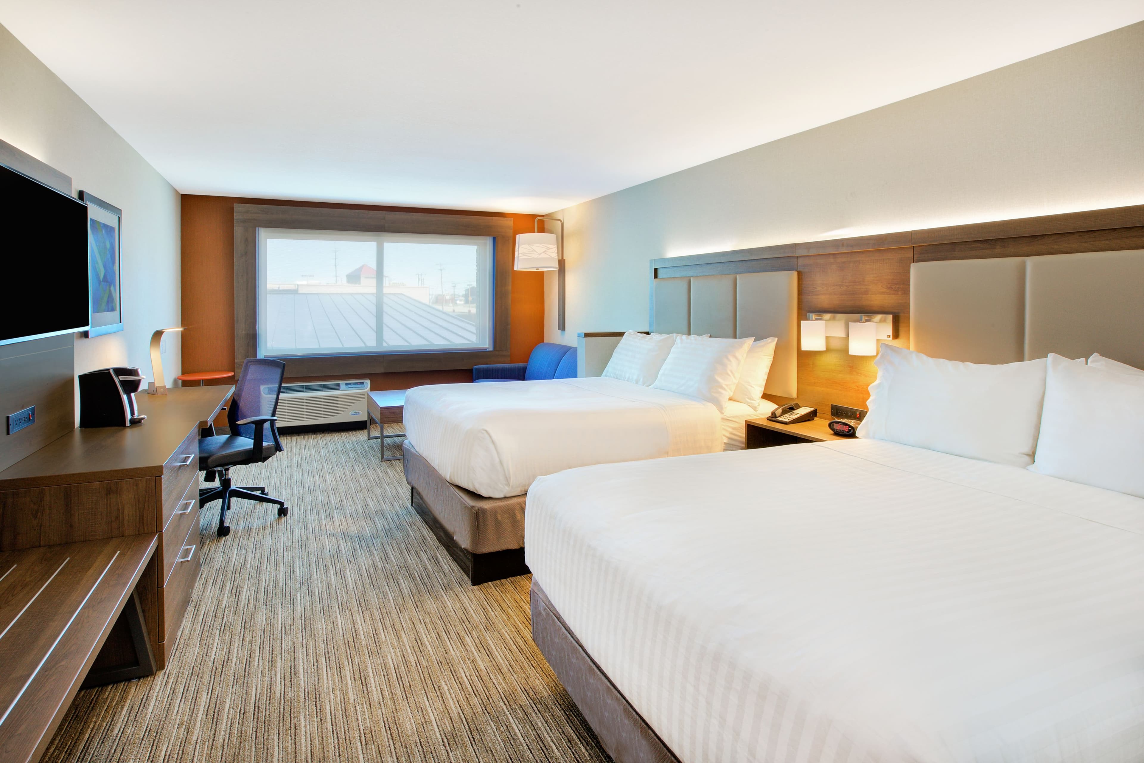 Holiday Inn Express & Suites New Castle — 10