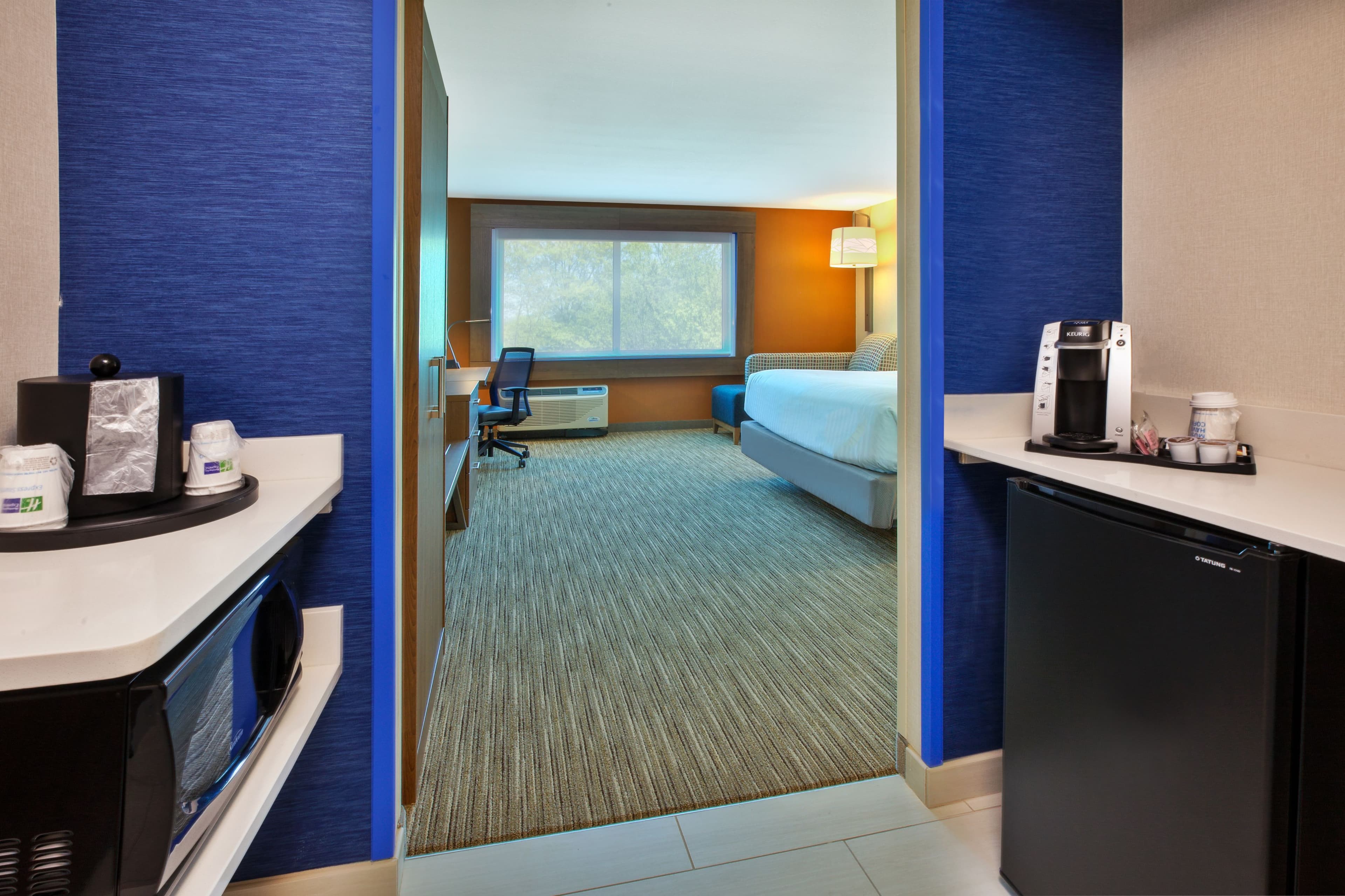 Holiday Inn Express & Suites New Castle — 7