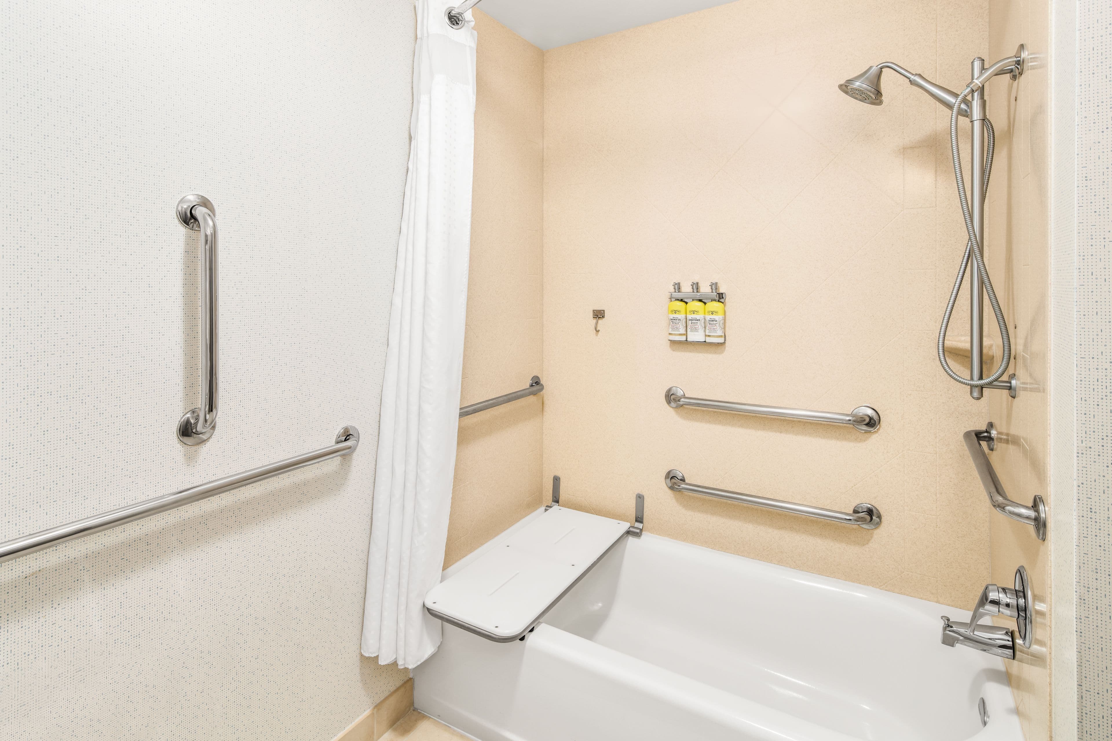 Holiday Inn Express & Suites Wilmington-Newark — 8