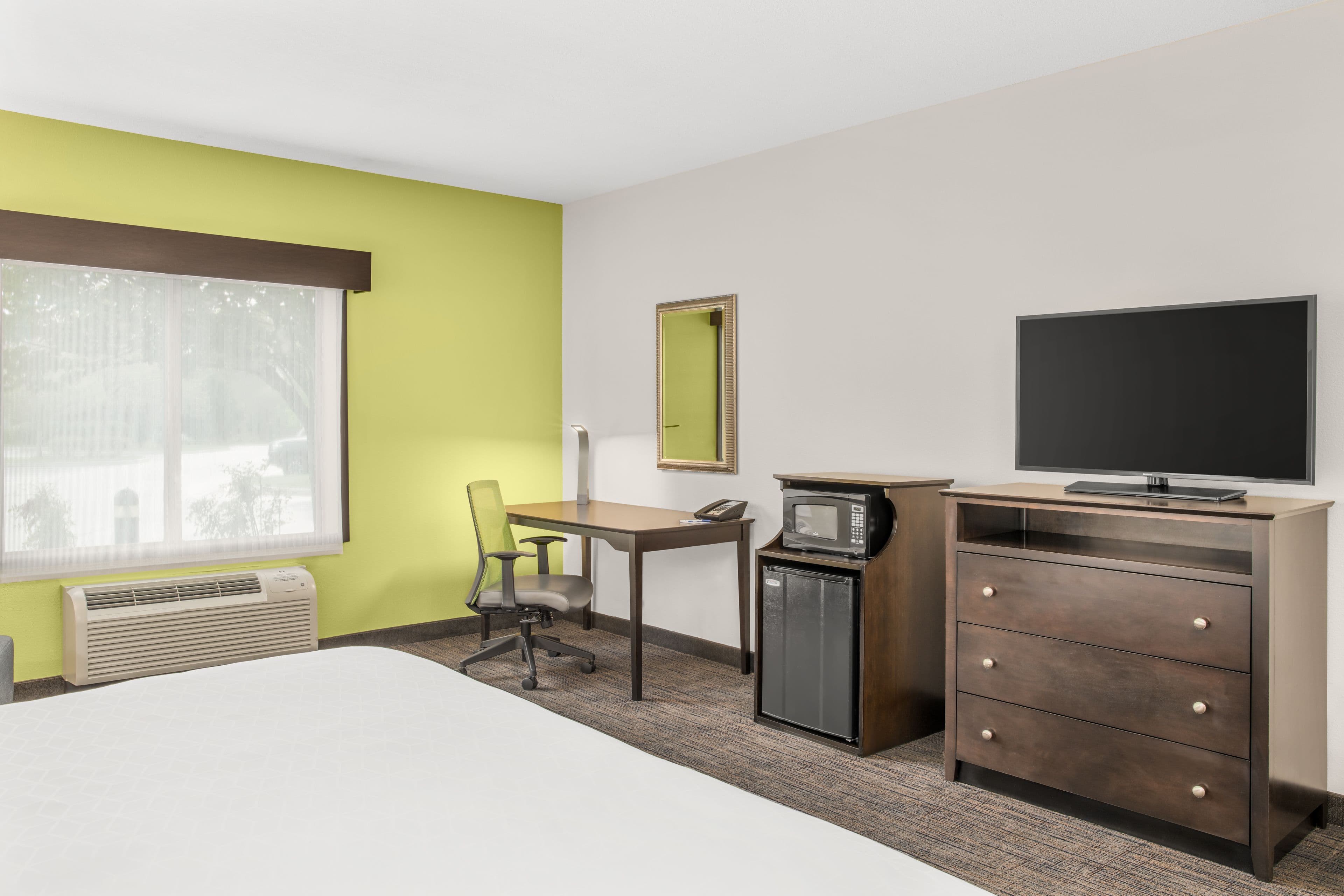 Holiday Inn Express & Suites Wilmington-Newark — 11