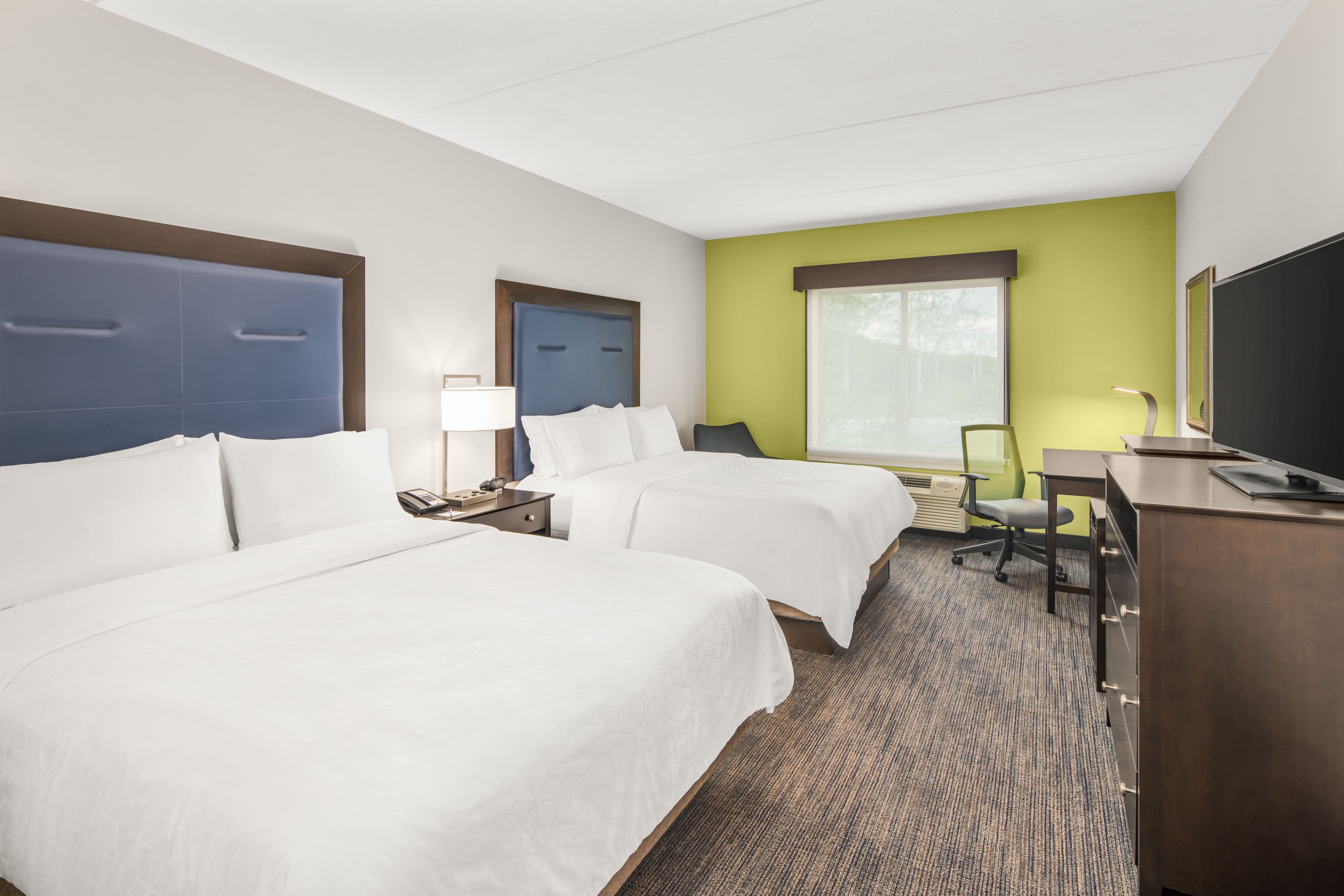Holiday Inn Express & Suites Wilmington-Newark — 13