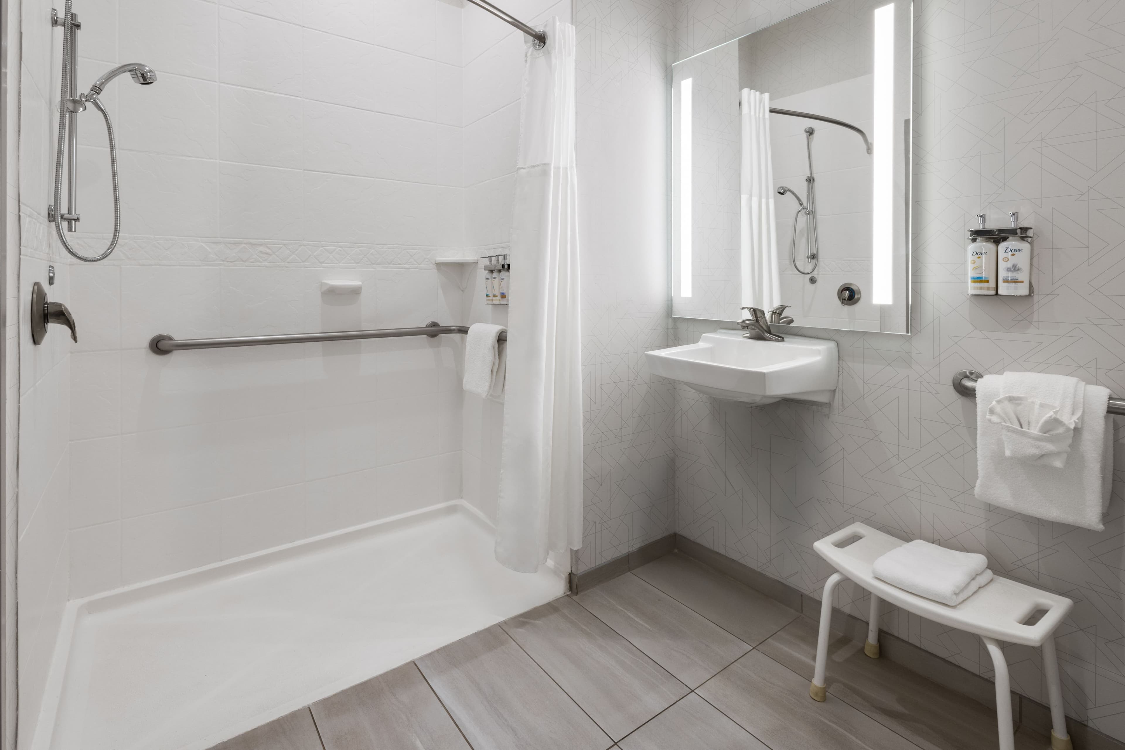 Holiday Inn Express & Suites Newberry — 8