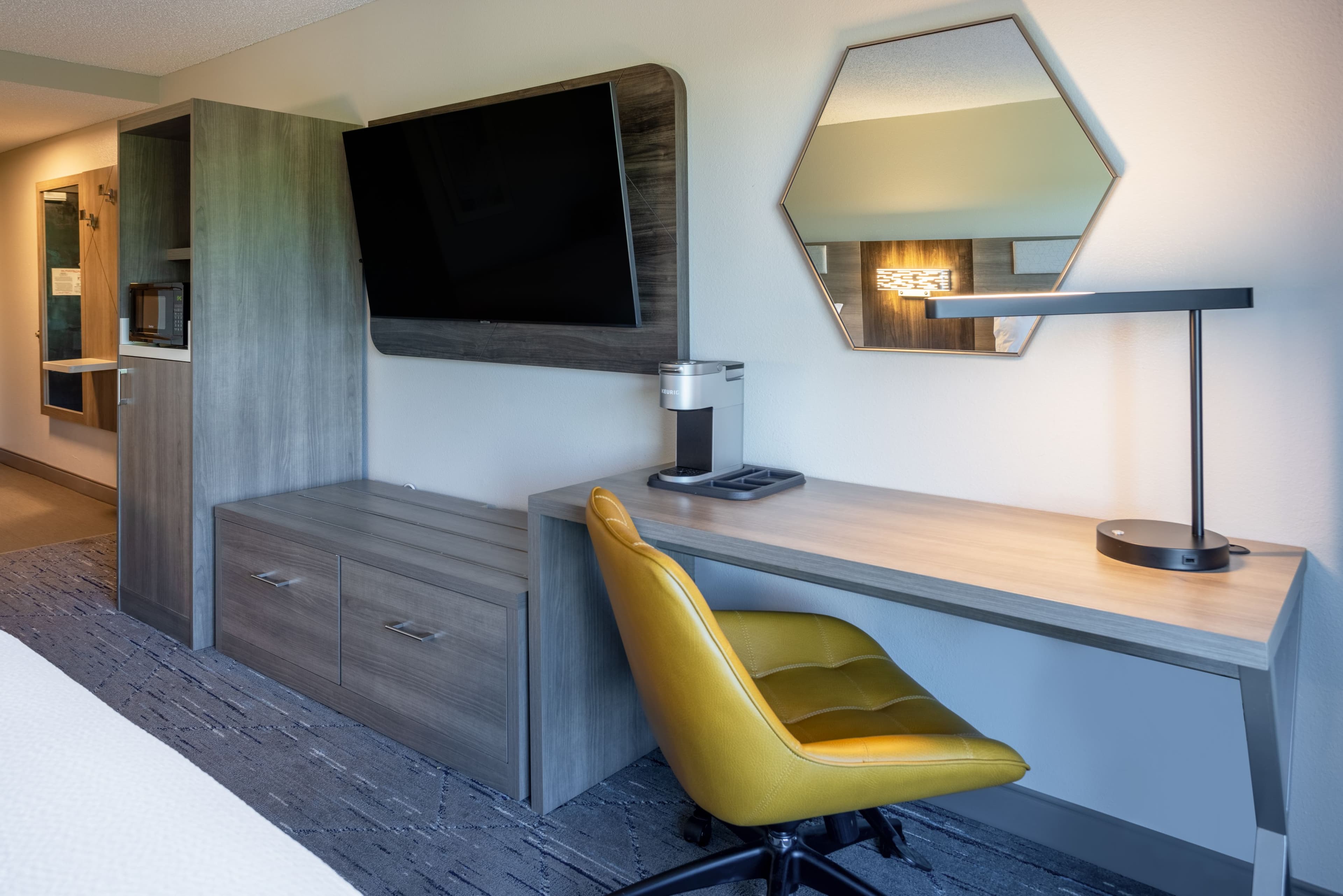 Holiday Inn Express & Suites Newberry — 13