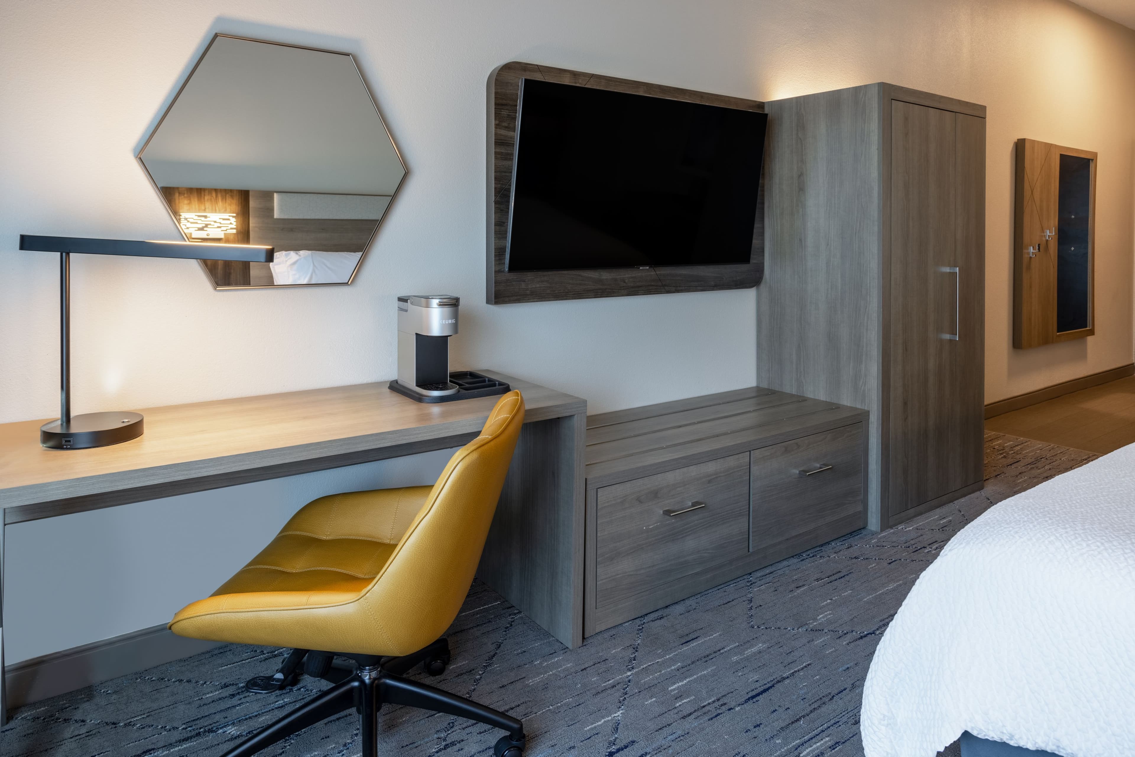 Holiday Inn Express & Suites Newberry — 9
