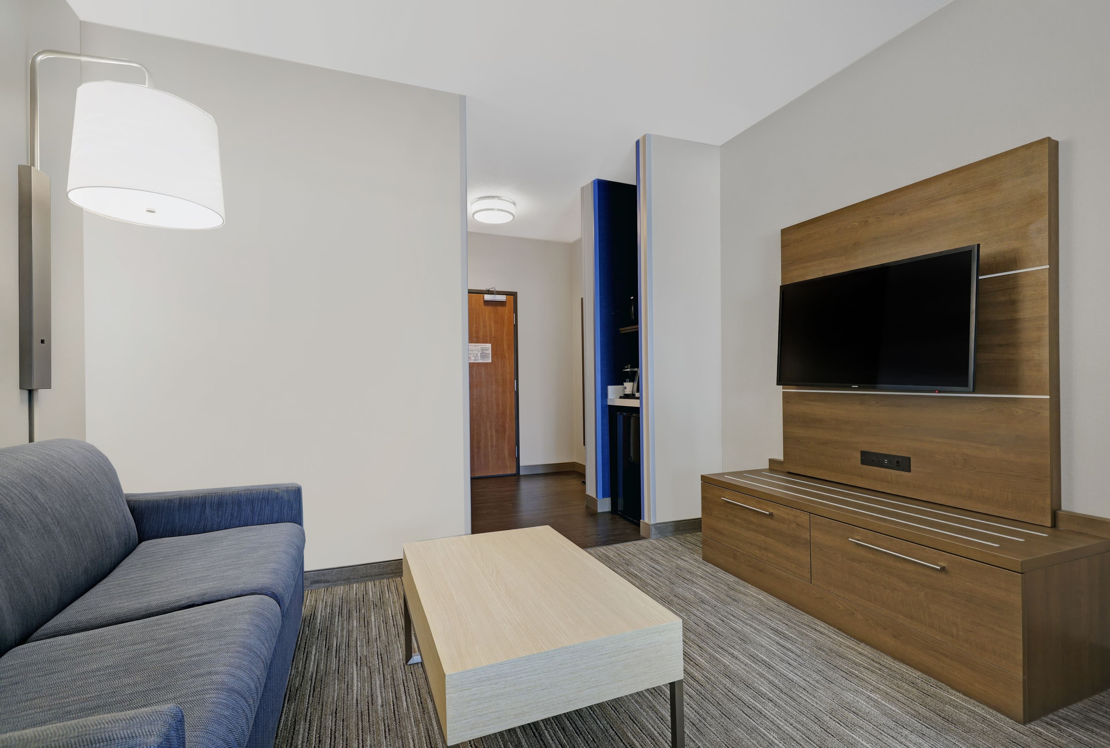 Holiday Inn Express & Suites Newport — 40