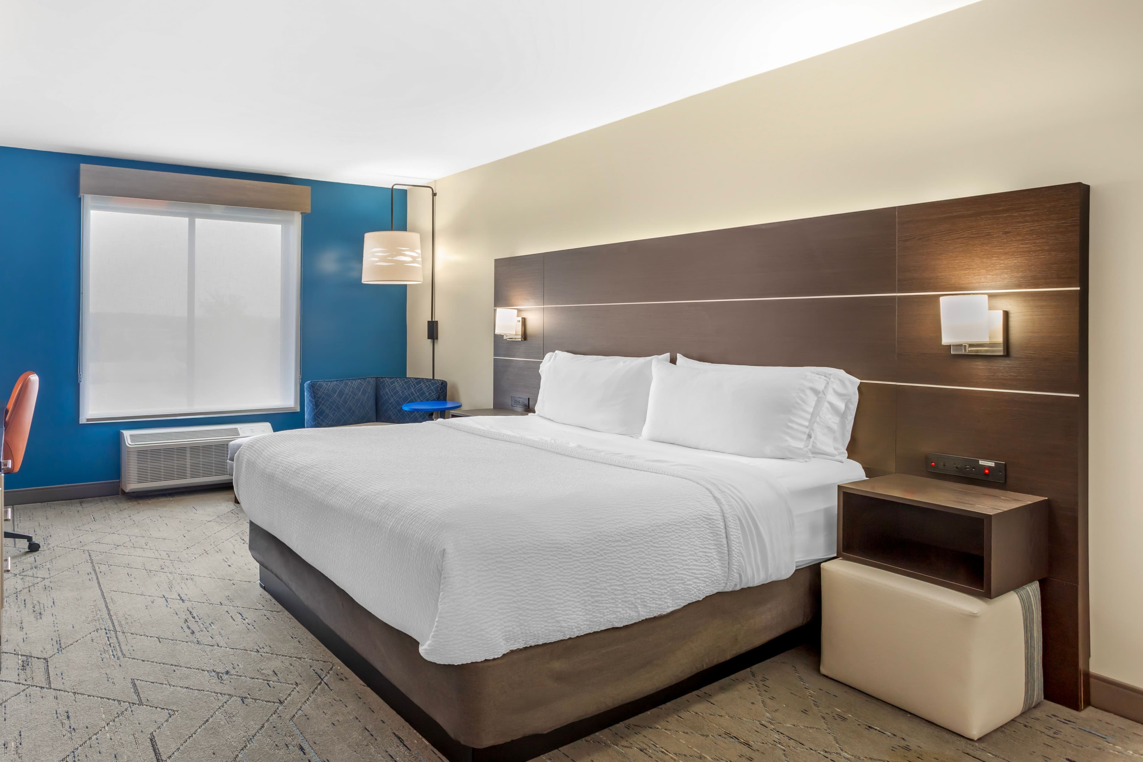 Holiday Inn Express & Suites Newton Sparta — 4