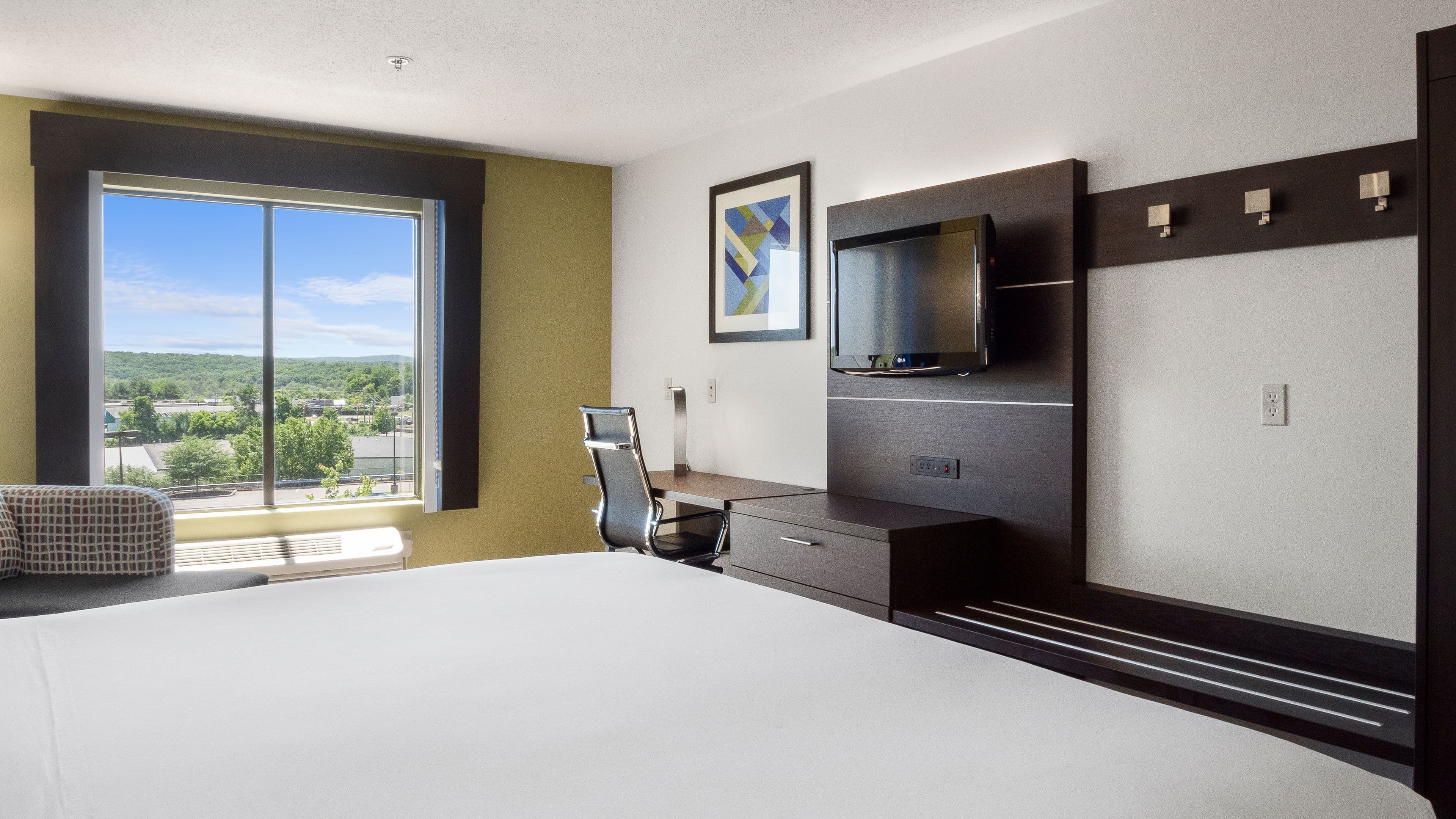 Holiday Inn Express & Suites Newton Sparta — 7