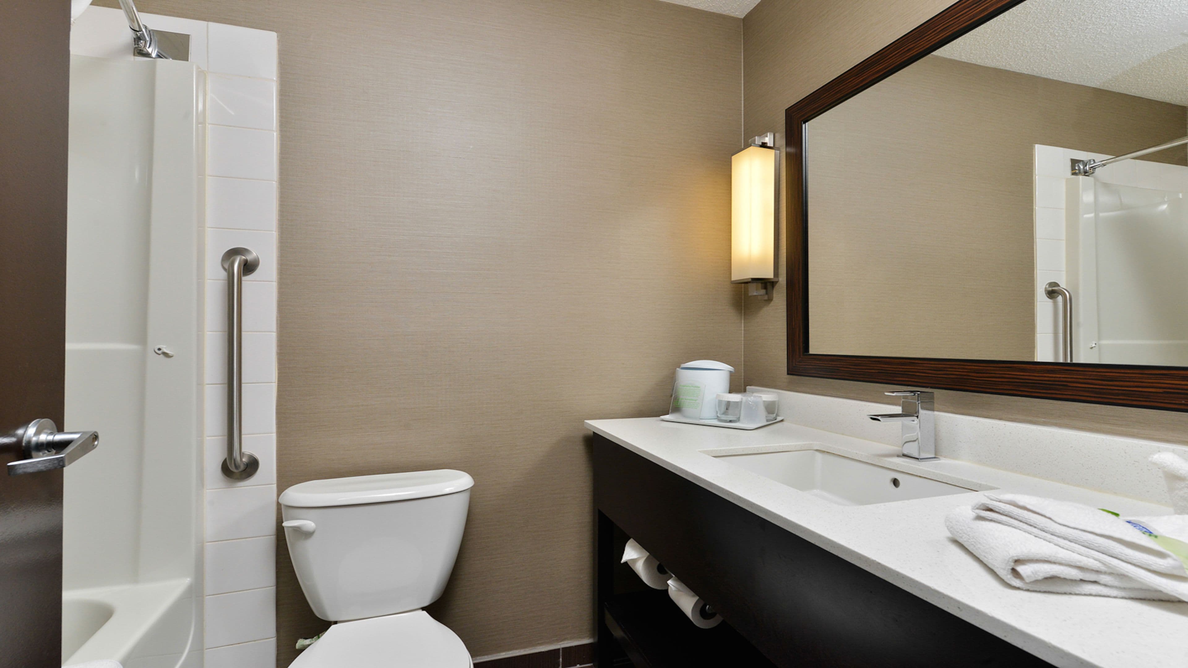 Holiday Inn Express & Suites Edmonton-International Airport — 13