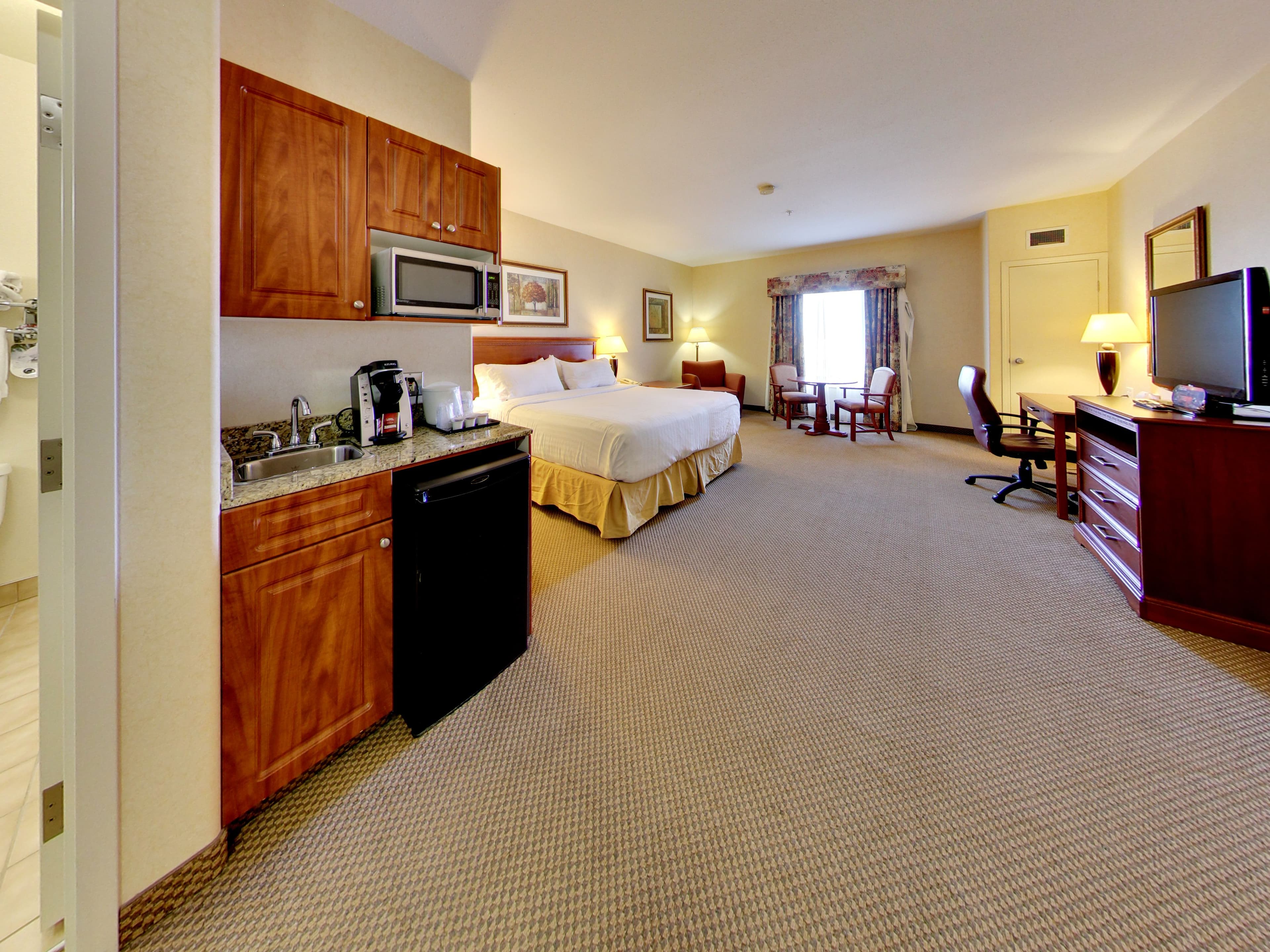 Holiday Inn Express & Suites Edmonton-International Airport — 6