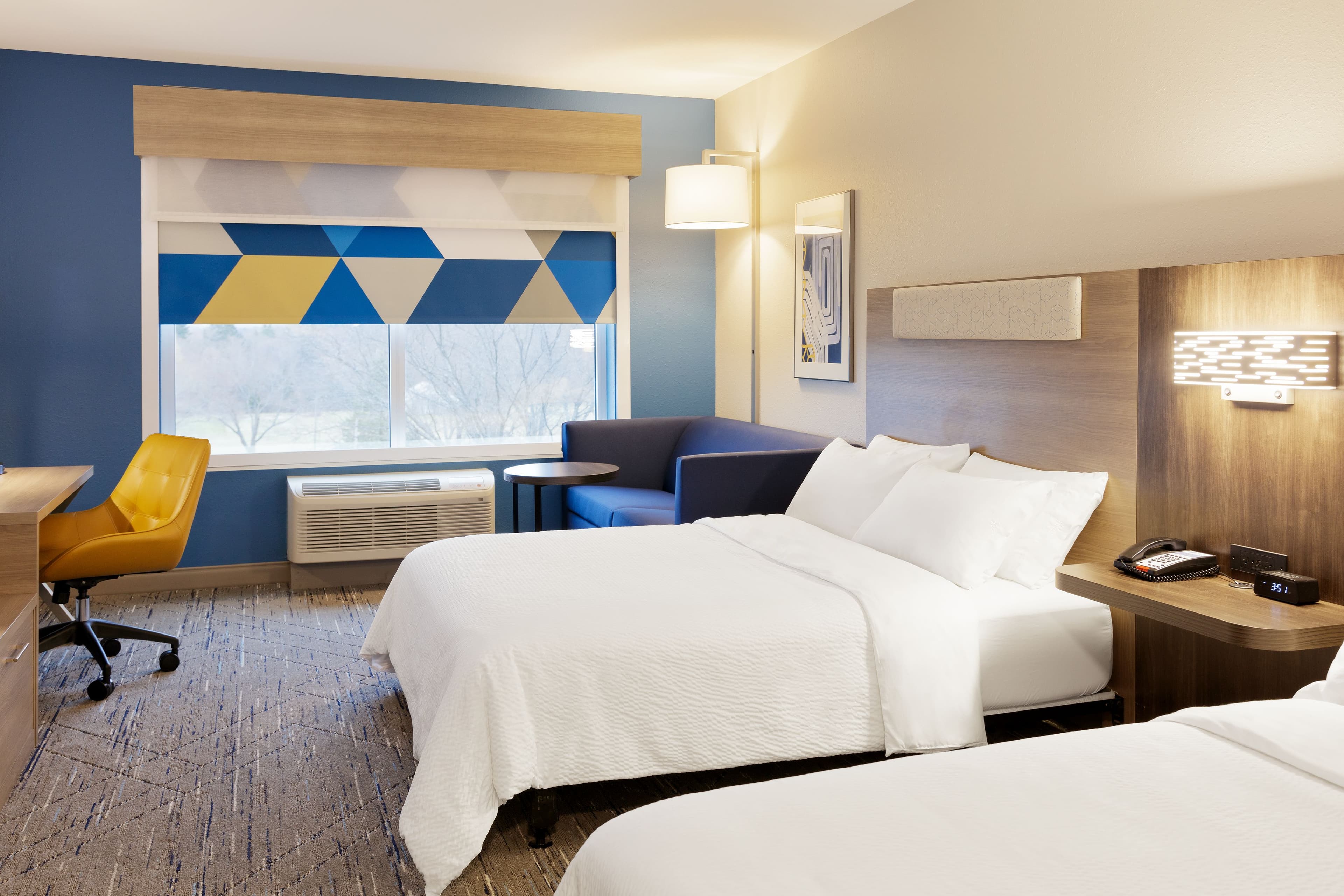 Holiday Inn Express & Suites Bloomington - Normal - Image 2