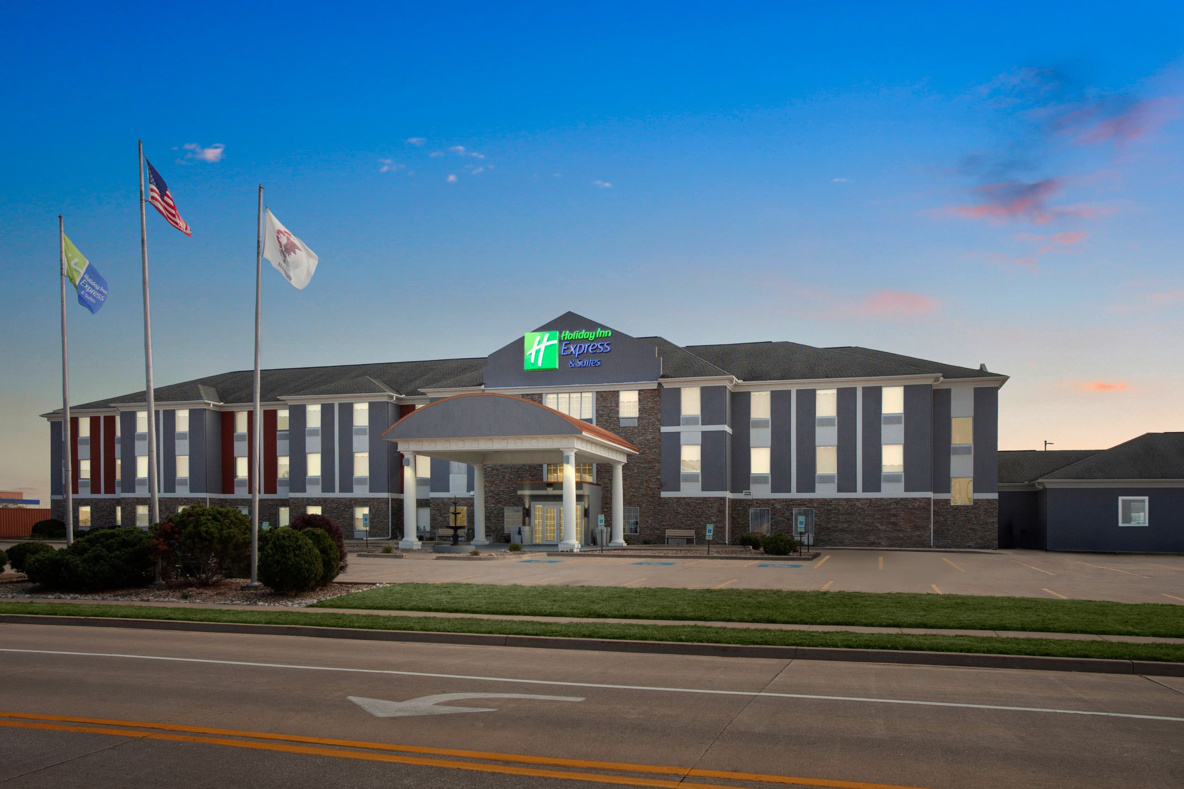 Holiday Inn Express & Suites Bloomington - Normal - Image 1