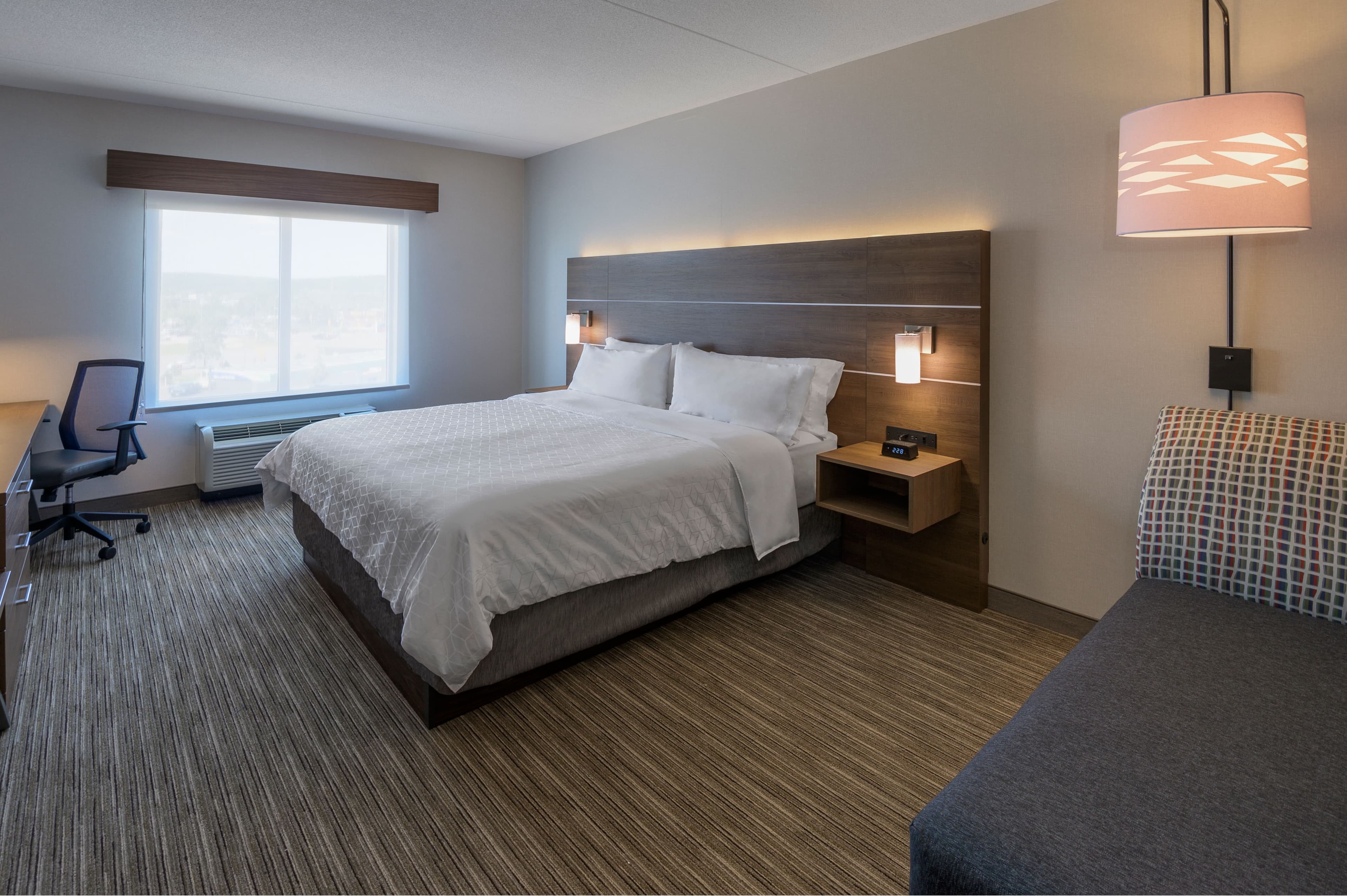 Holiday Inn Express & Suites North Bay — 6