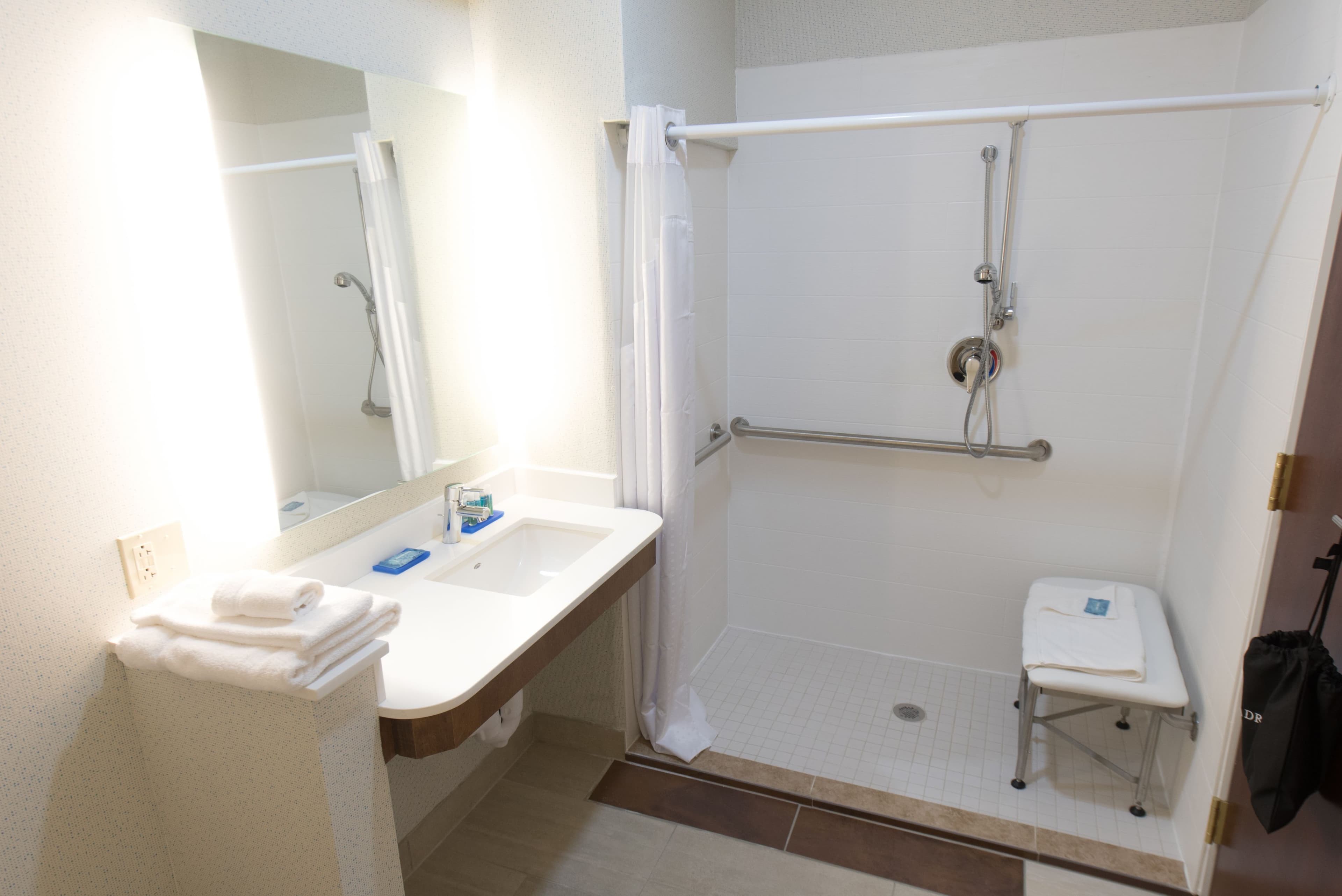 Holiday Inn Express & Suites North East (Erie I-90 Exit 41) — 8