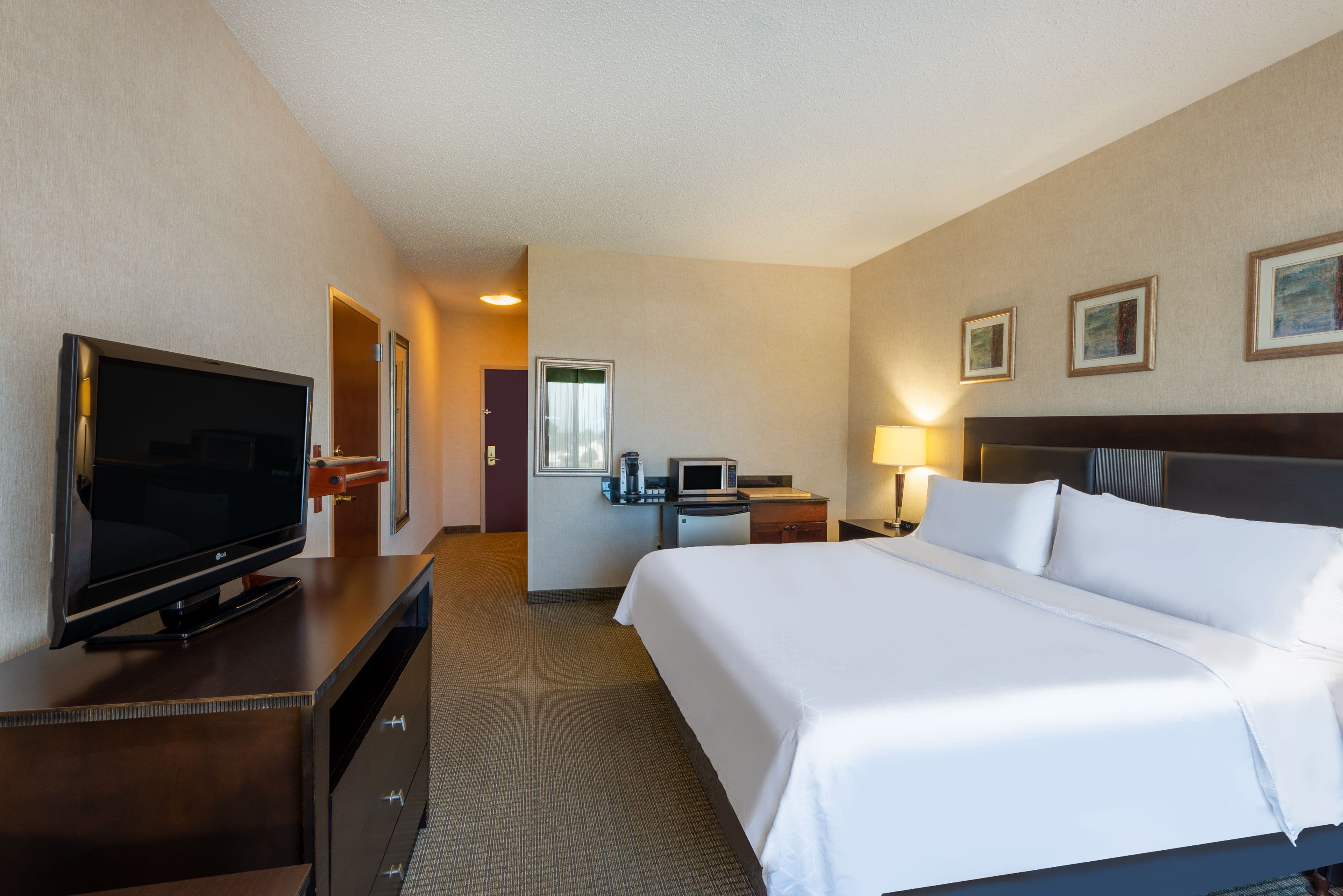 Holiday Inn Express & Suites North East (Erie I-90 Exit 41) — 7