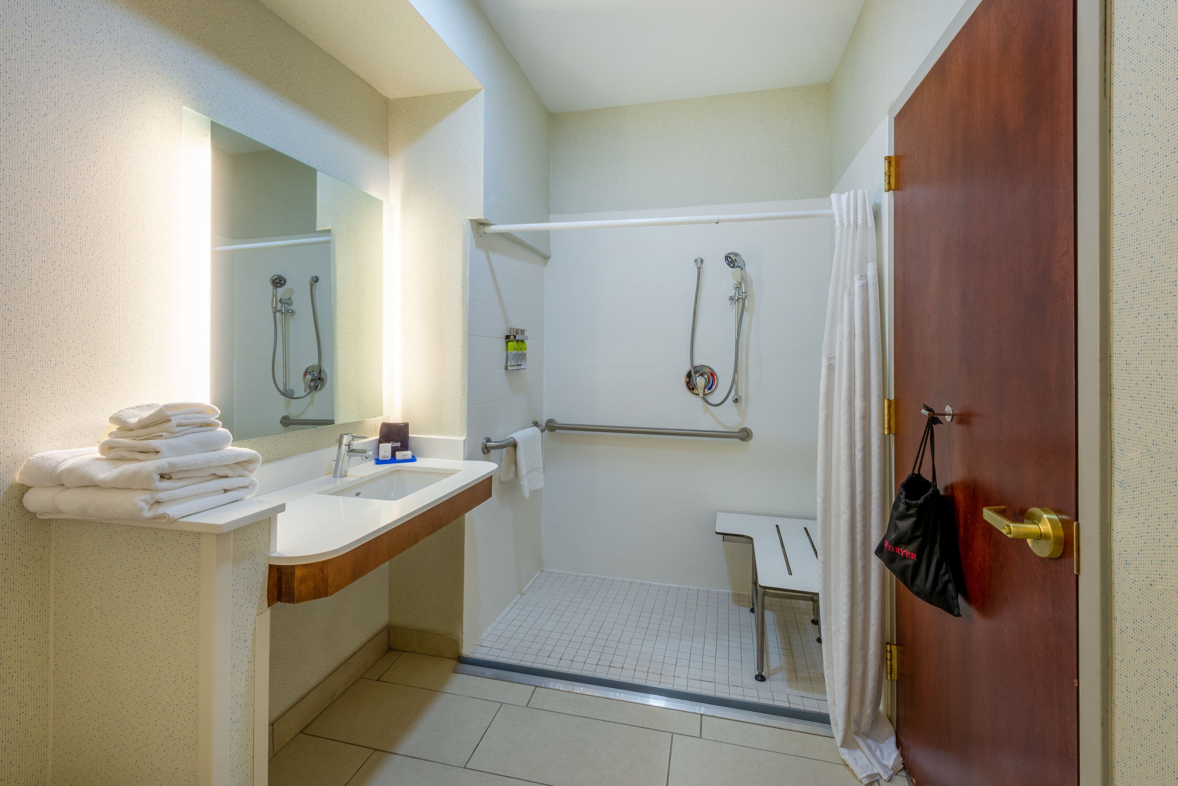 Holiday Inn Express & Suites North East (Erie I-90 Exit 41) — 10