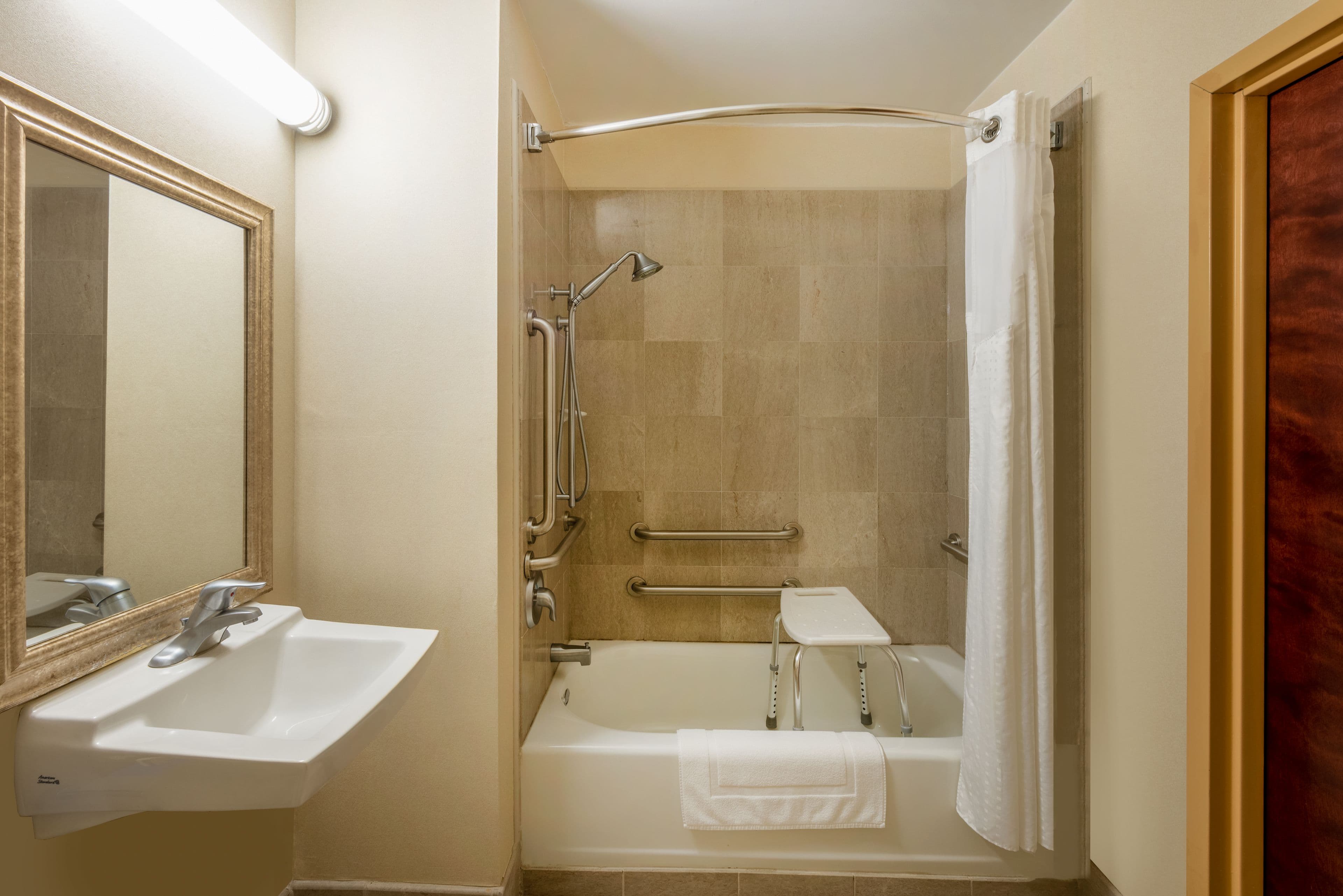 Holiday Inn Express & Suites North East (Erie I-90 Exit 41) — 12