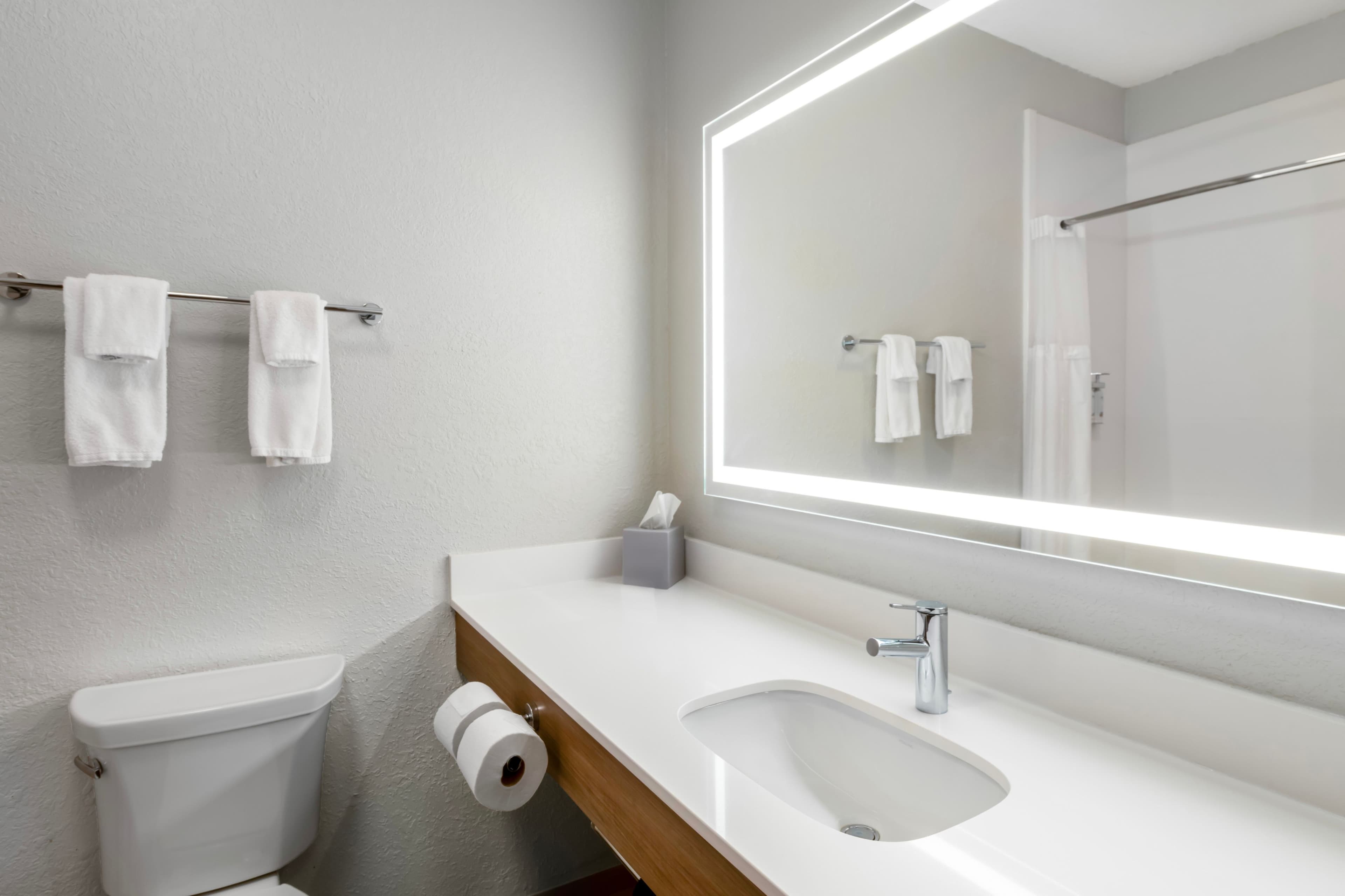 Holiday Inn Express & Suites Northwood — 2