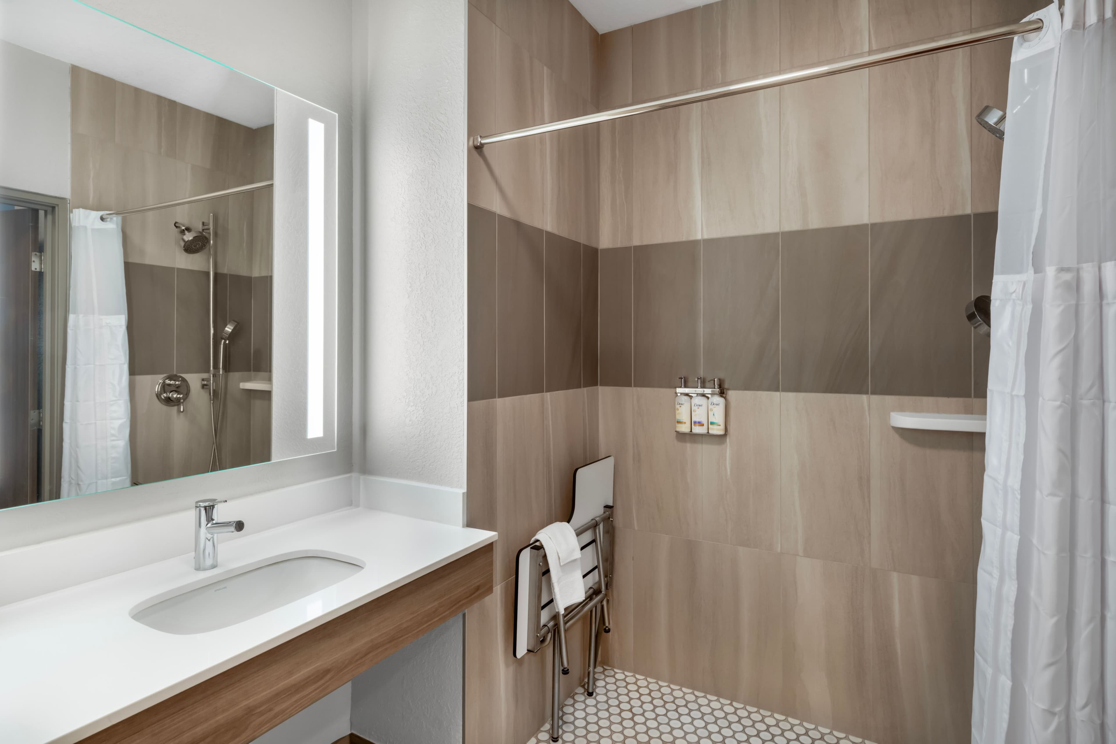 Holiday Inn Express & Suites Northwood — 14