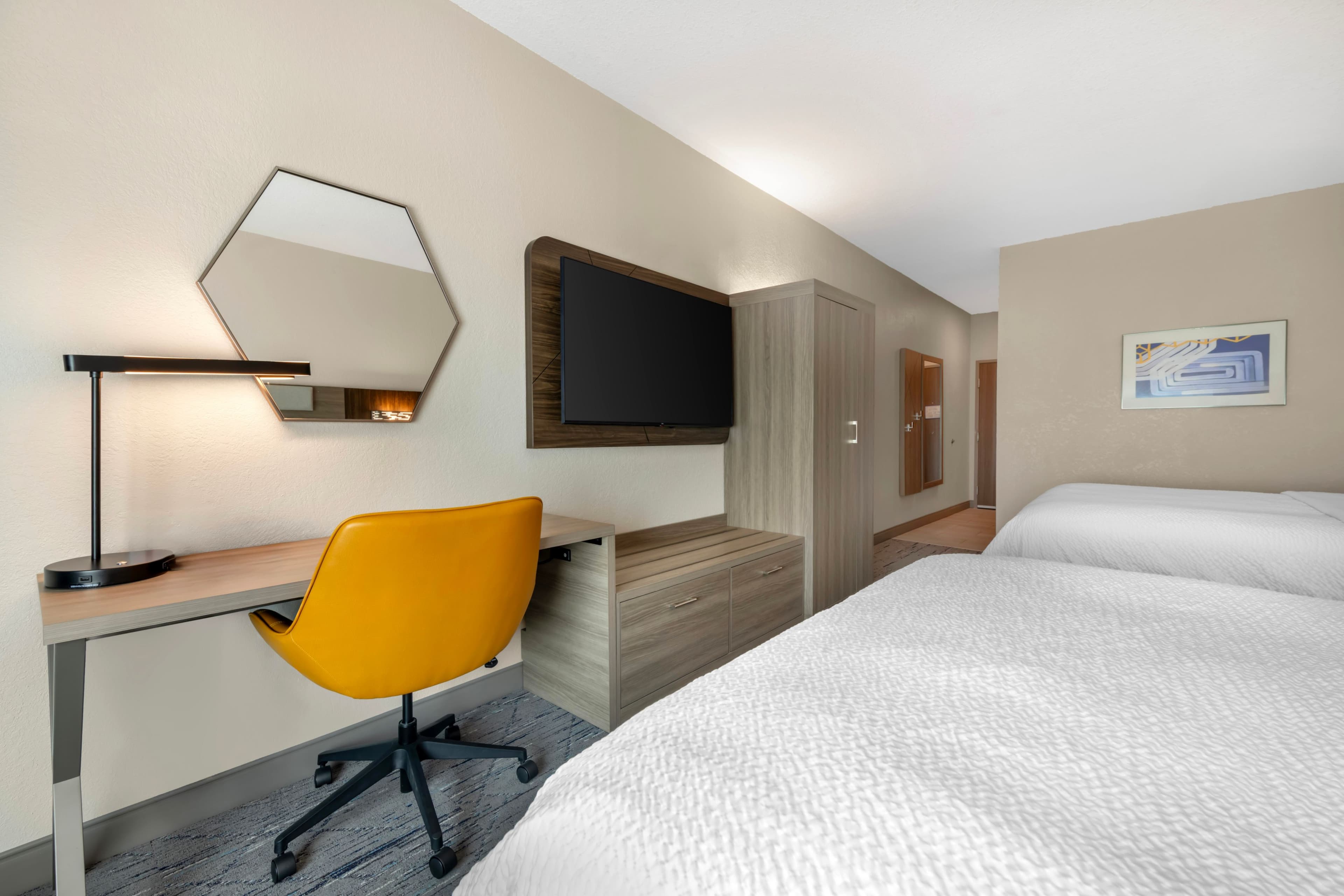 Holiday Inn Express & Suites Northwood — 9