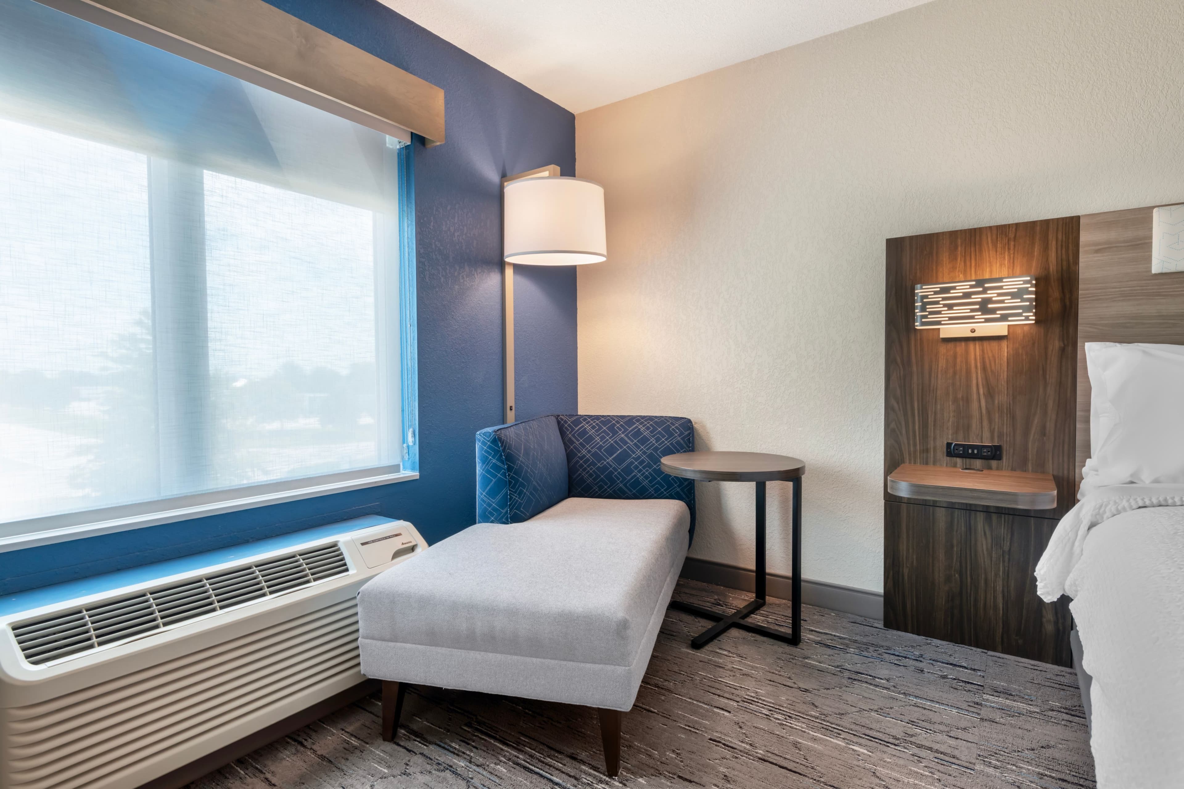 Holiday Inn Express & Suites Northwood — 3