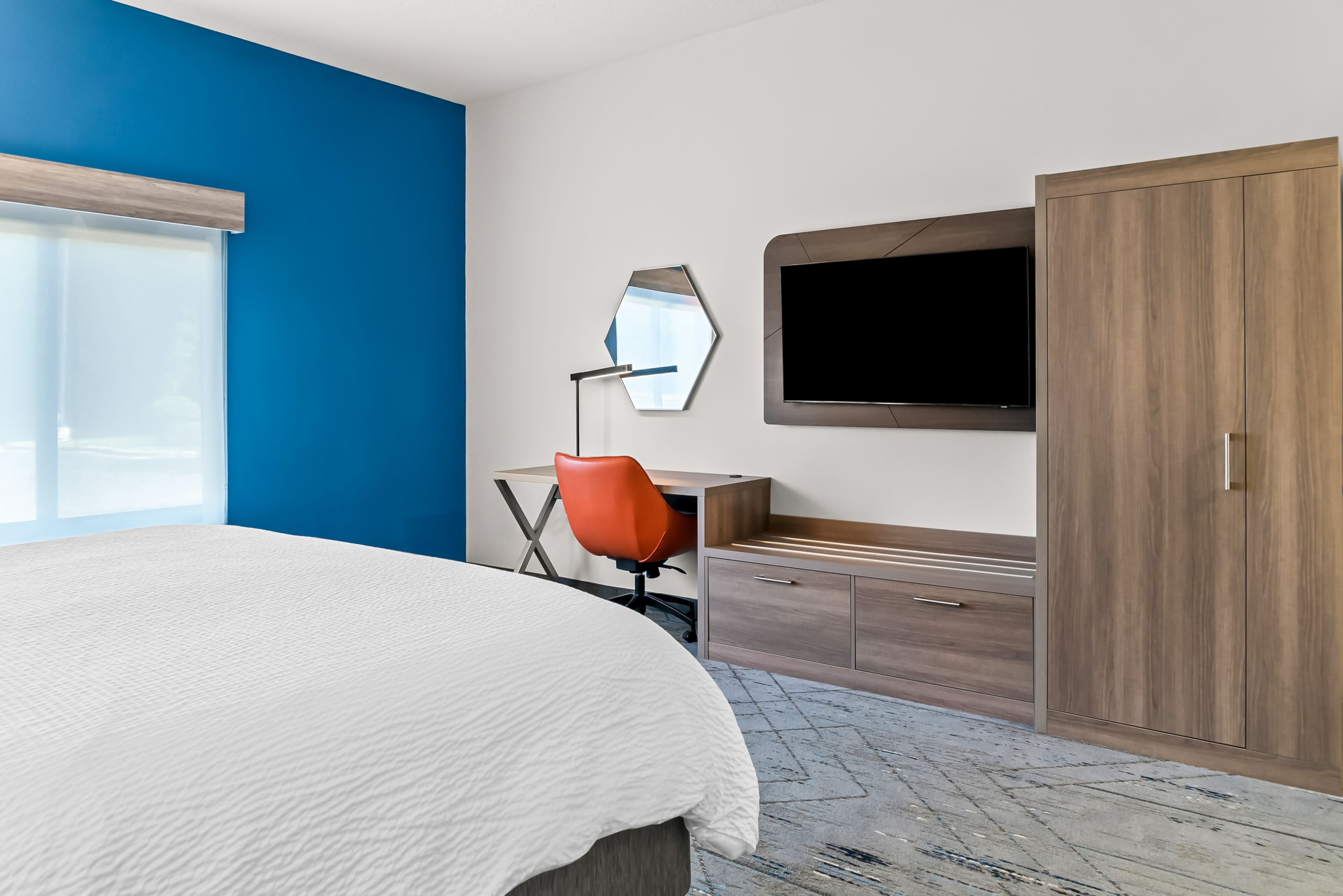 Holiday Inn Express & Suites Detroit-Novi — 8