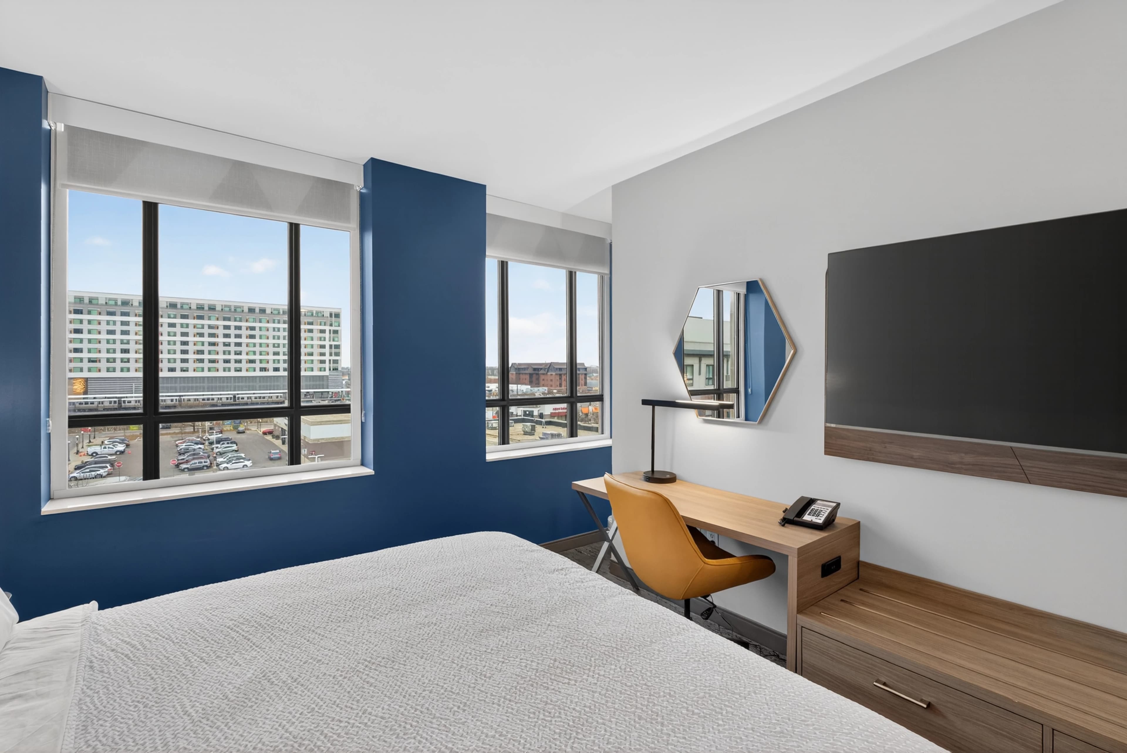 Holiday Inn Express & Suites Chicago West - Oak Park — 18