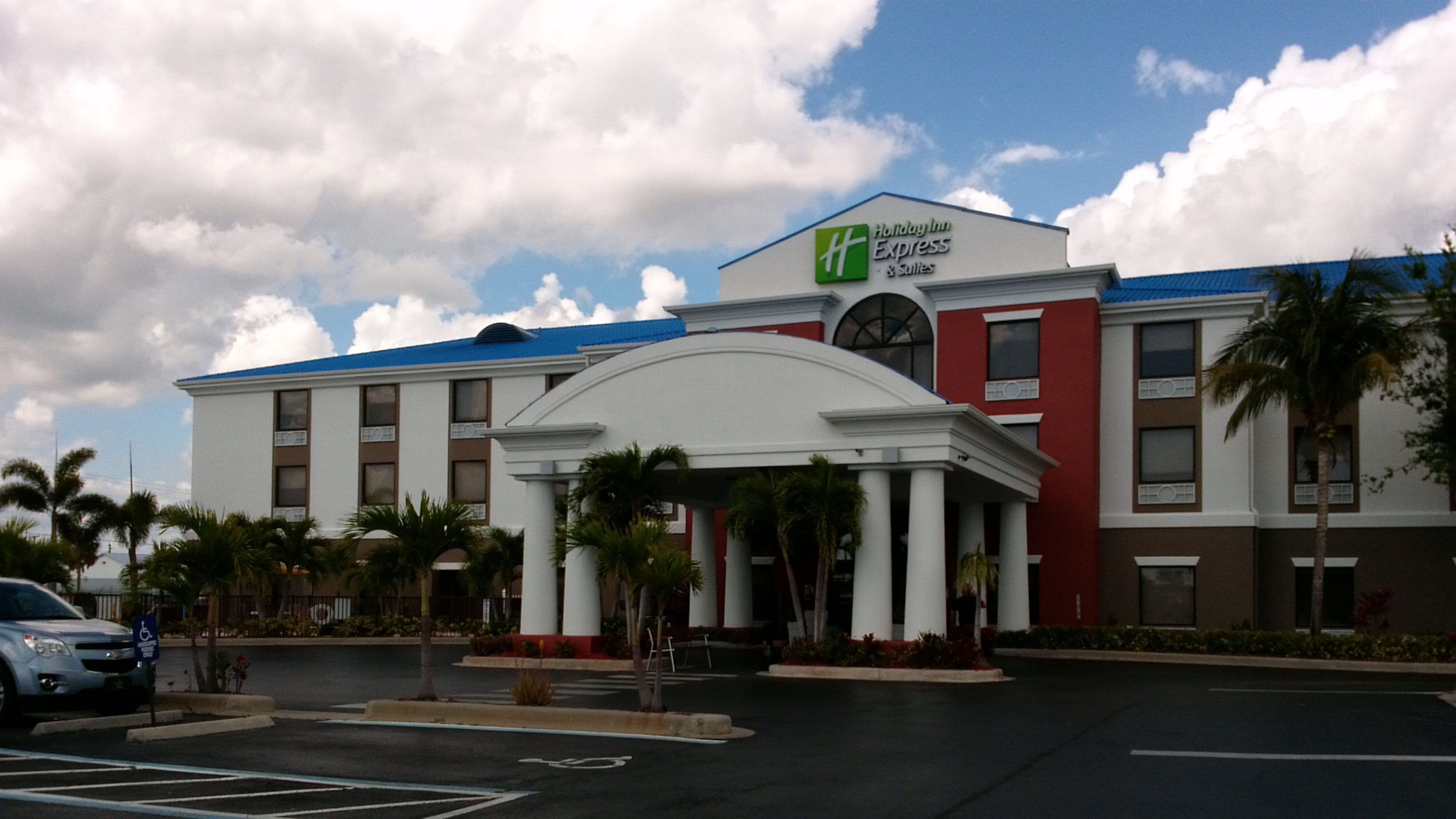 Holiday Inn Express & Suites Lake Okeechobee - Image 1