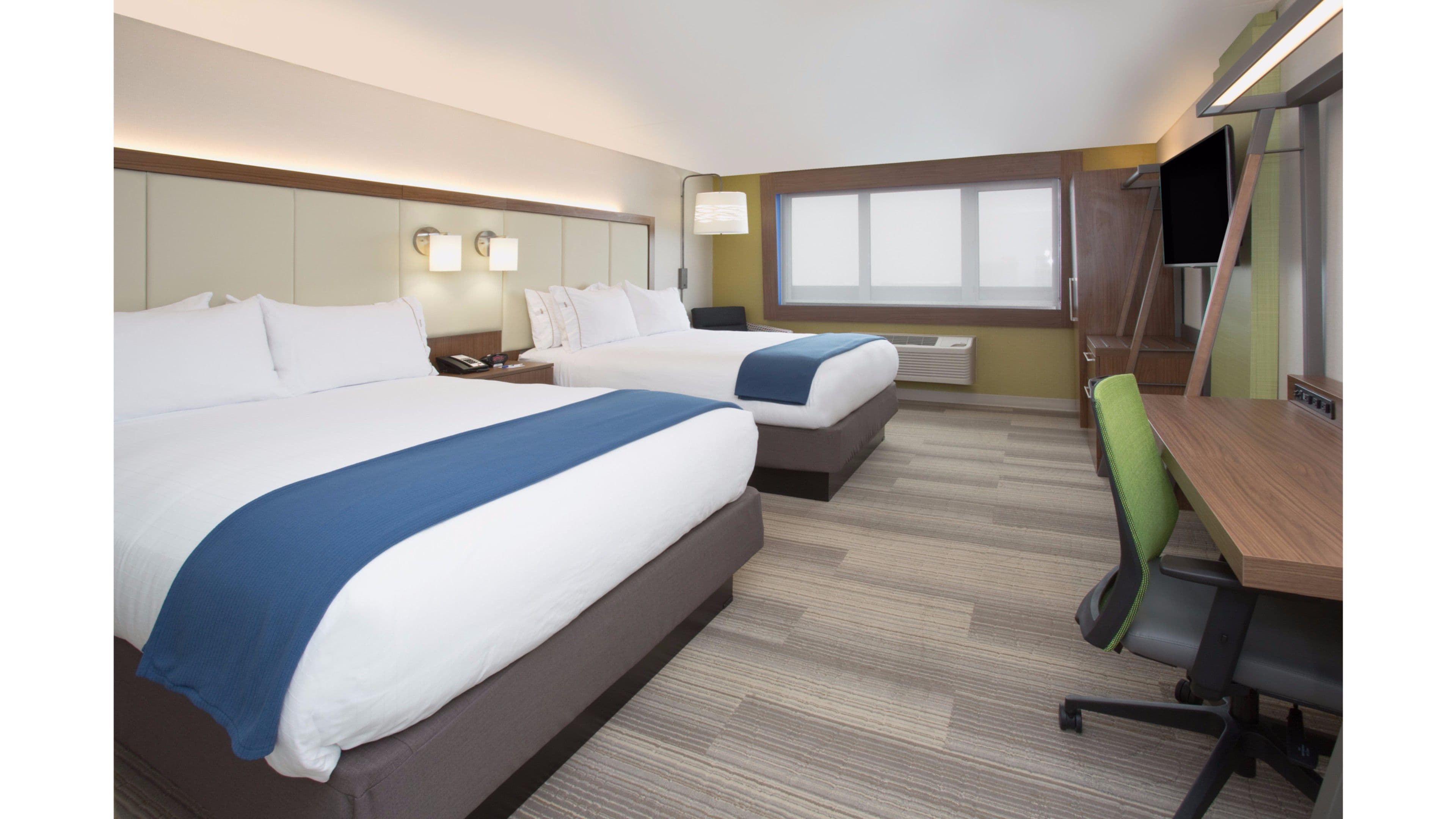 Holiday Inn Express & Suites Olathe South — 10