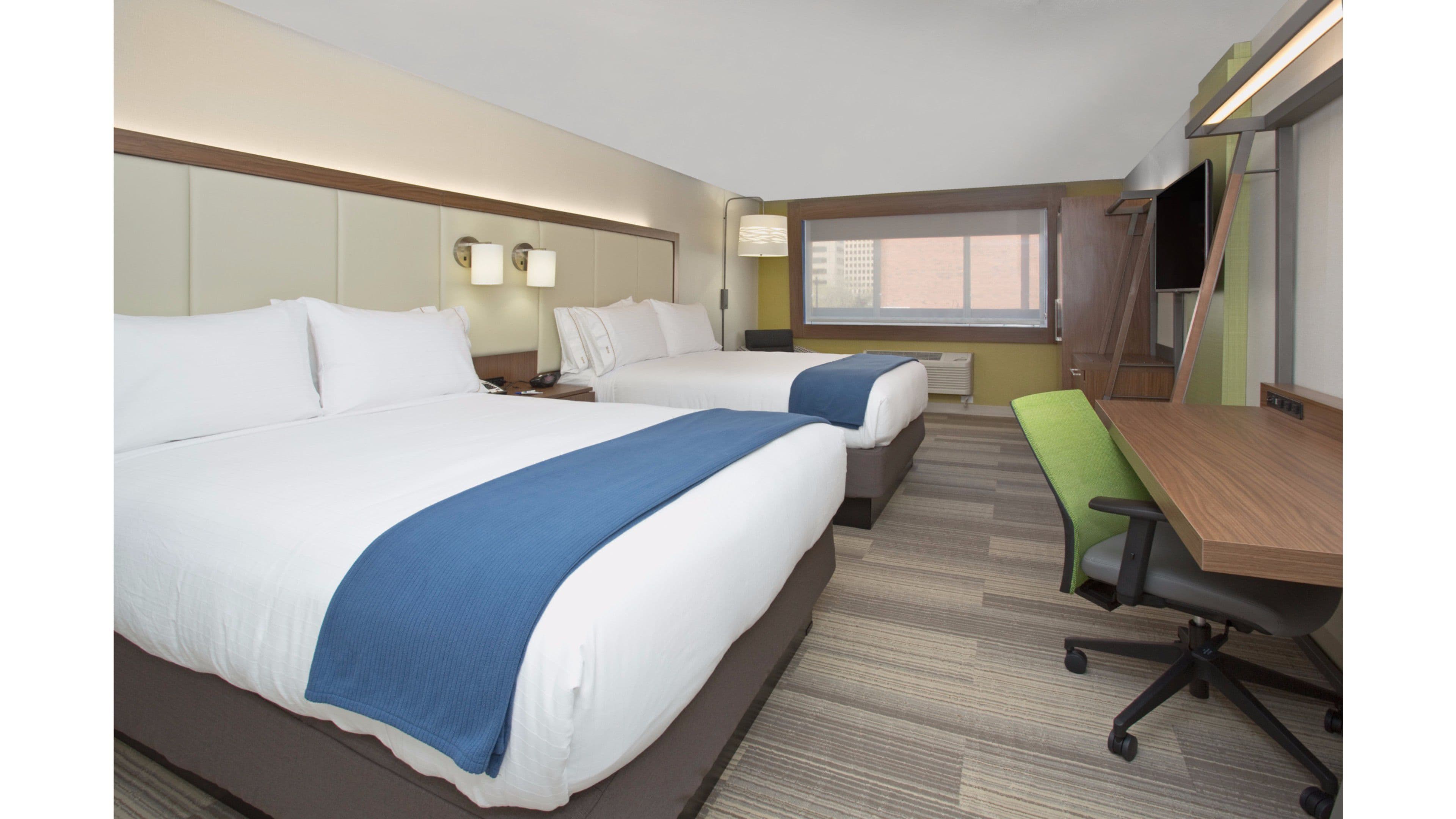 Holiday Inn Express & Suites Olathe South — 8