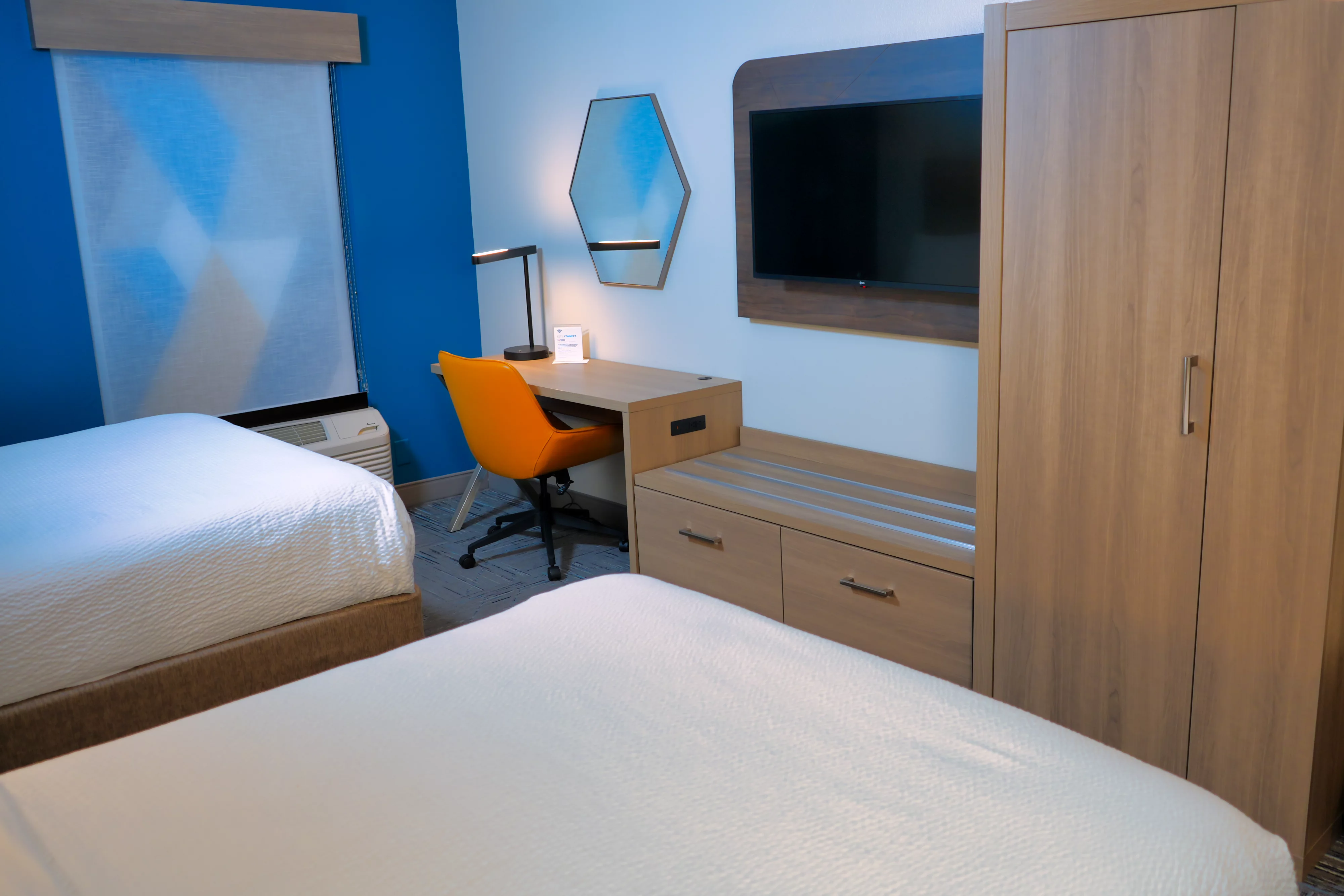 Holiday Inn Express & Suites Tampa Northwest-Oldsmar — 14