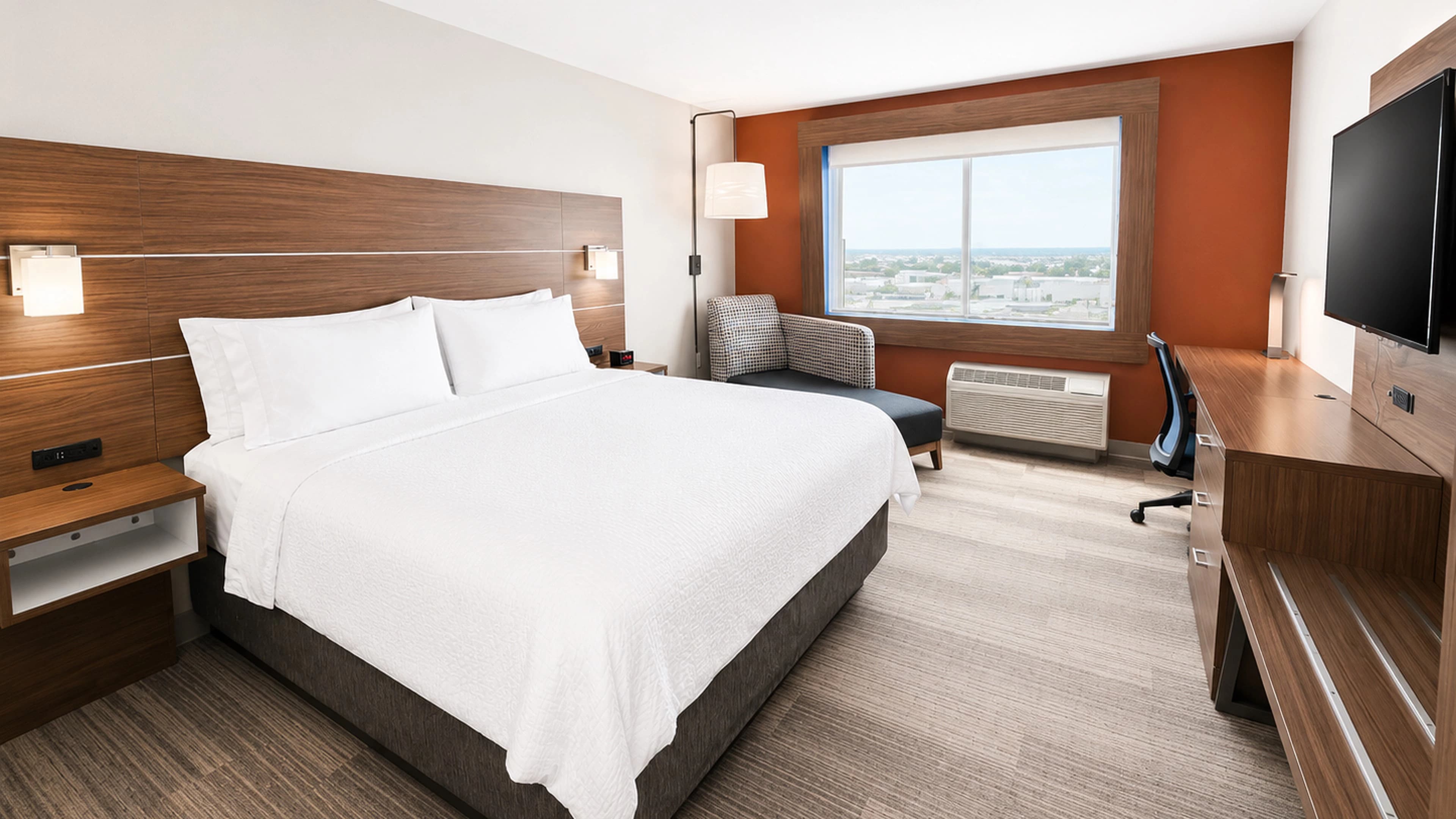 Holiday Inn Express & Suites Omaha - Millard Area — 3