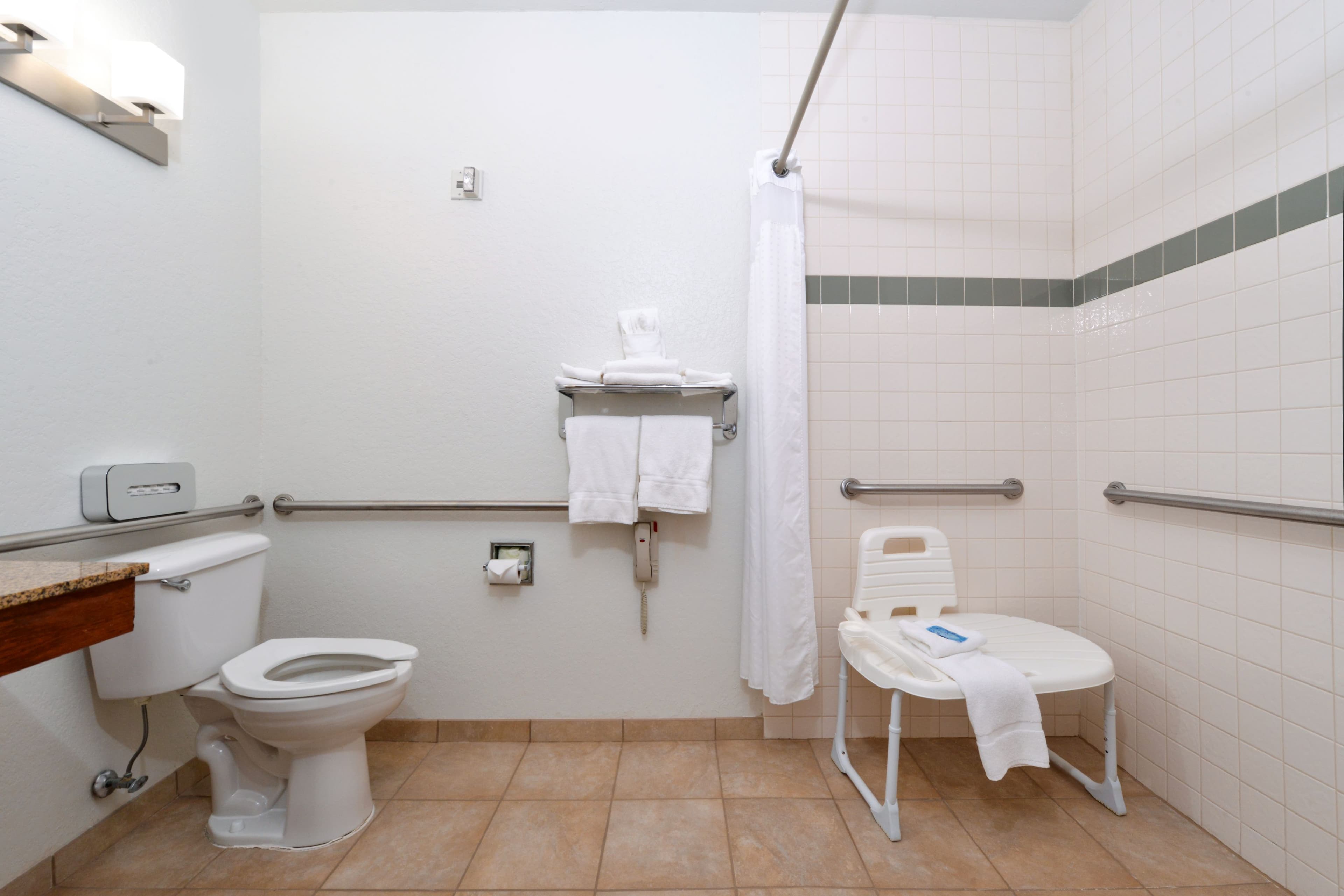 Holiday Inn Express & Suites Omaha West — 7