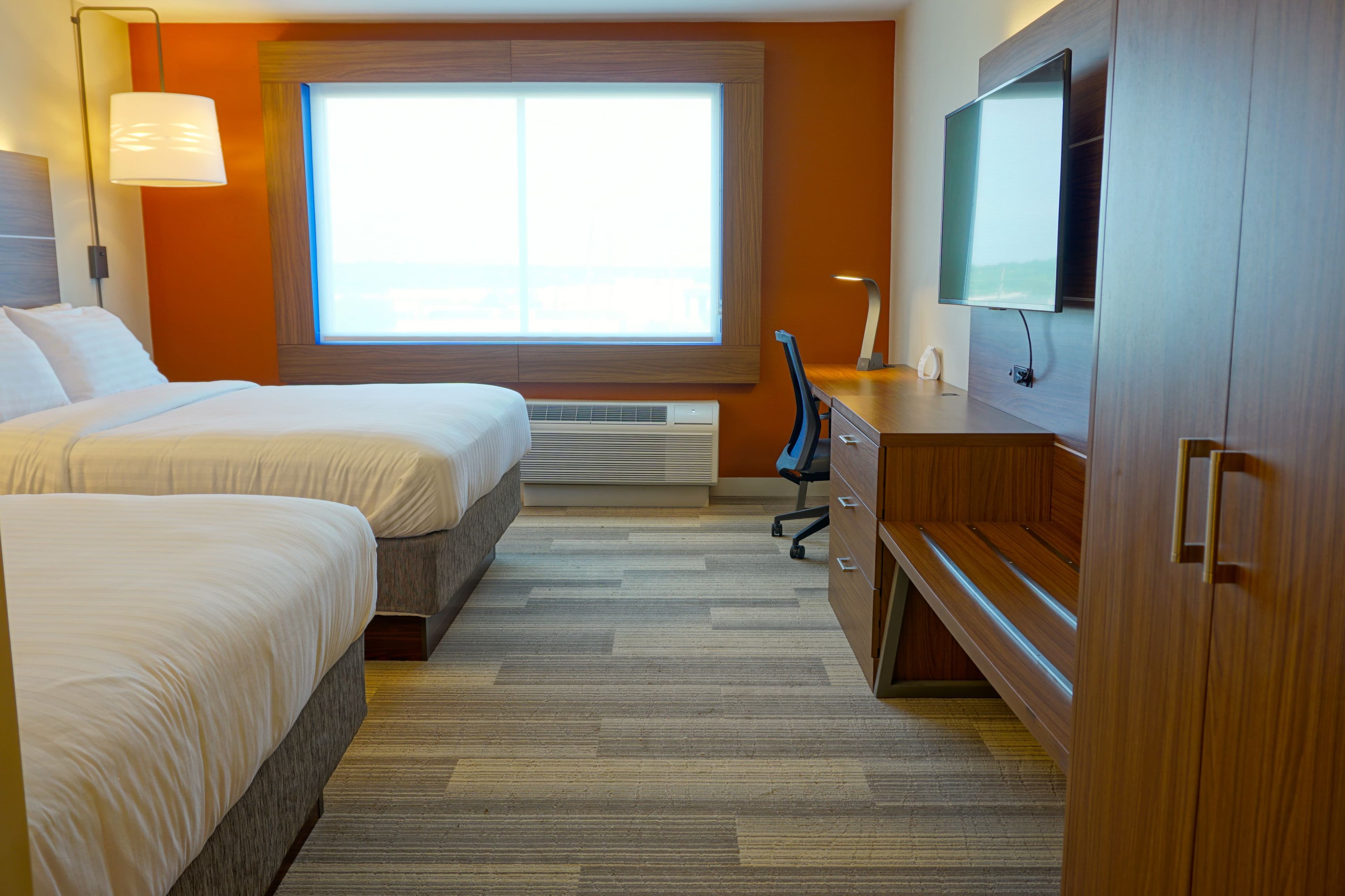 Holiday Inn Express & Suites Omaha - Millard Area — 13